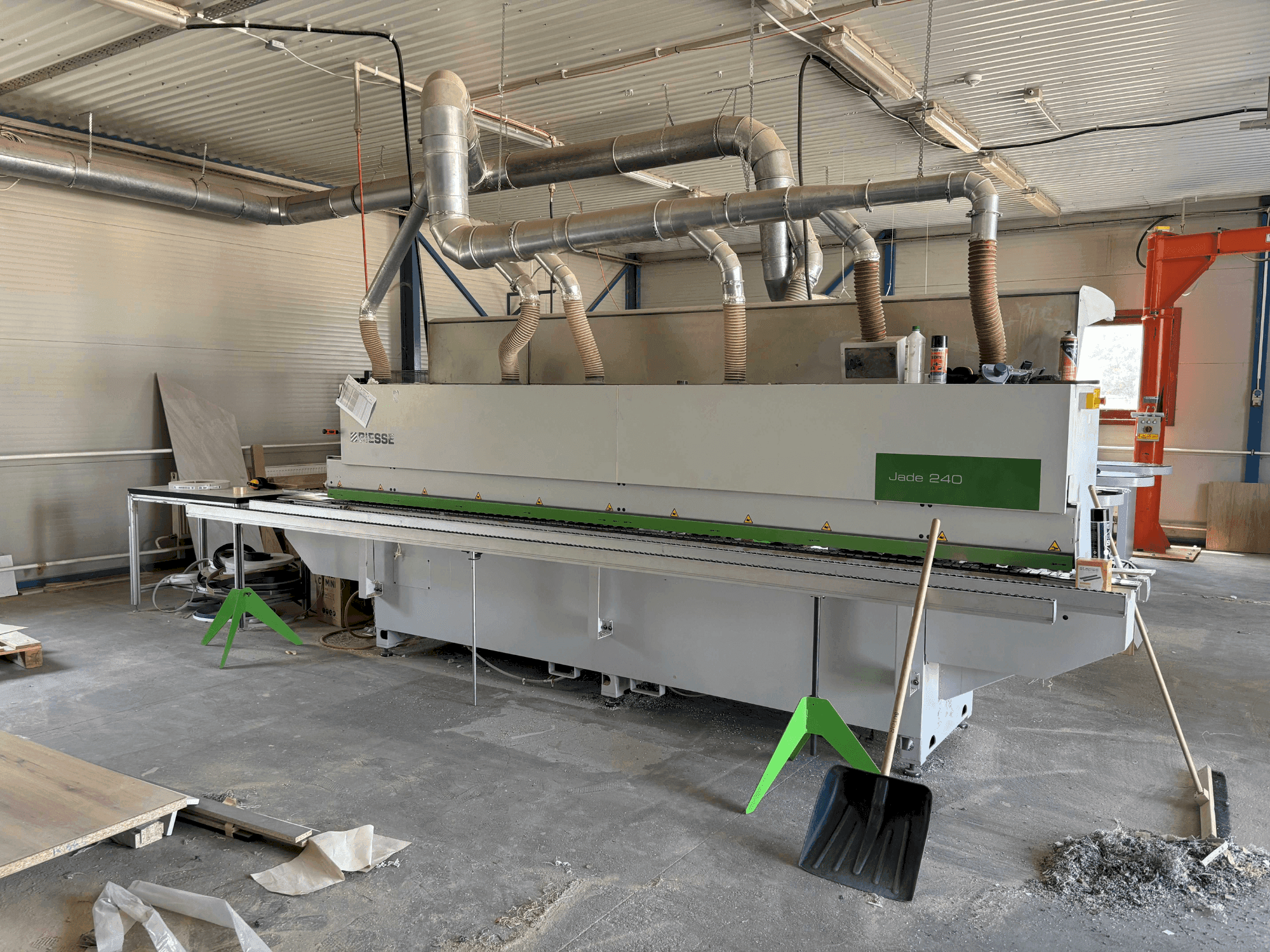 Prikaz  stroja BIESSE Jade 240  sprijeda