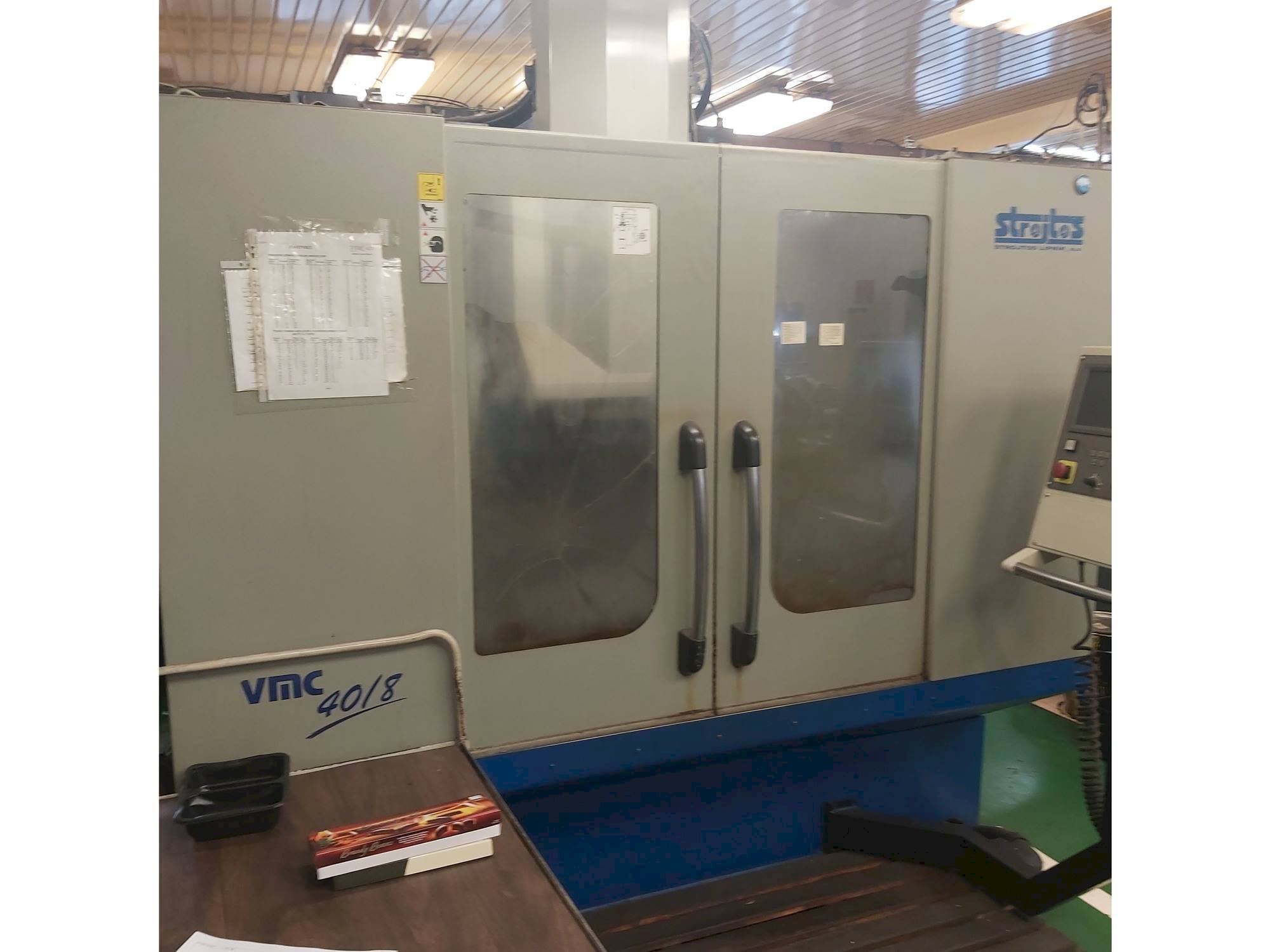 Prikaz  stroja Strojtos  VMC 40/8  sprijeda