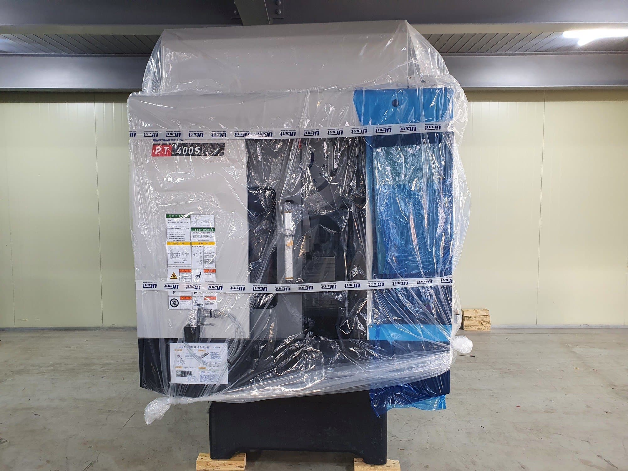 Prikaz  stroja UGINT PT400S  sprijeda