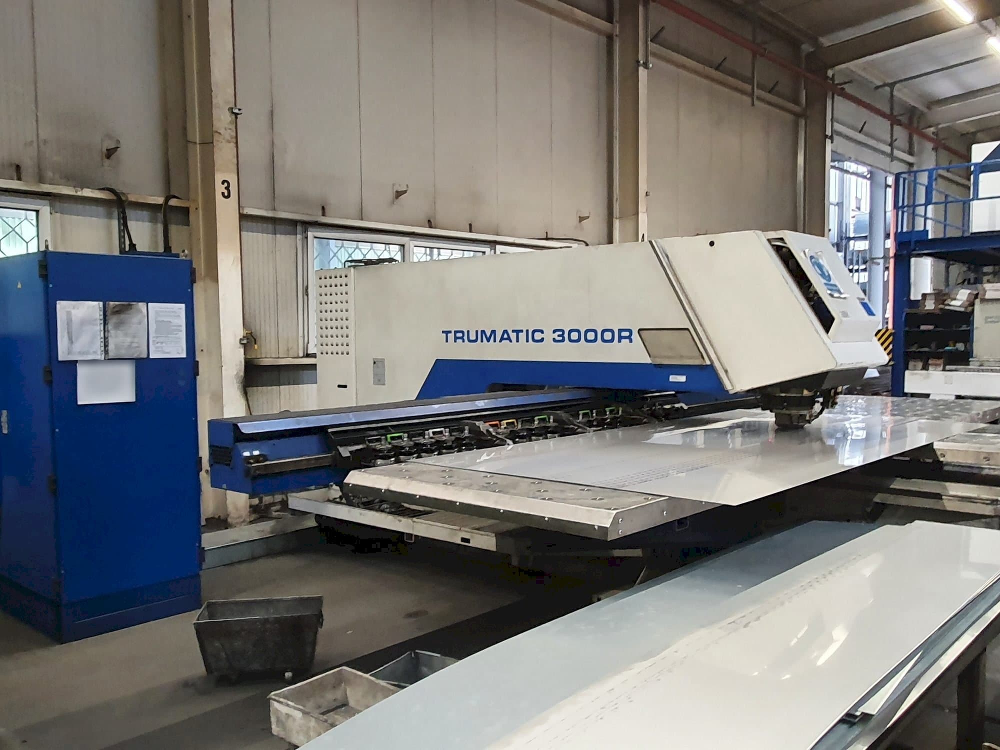 Prikaz  stroja Trumpf Trumatic 3000R  sprijeda