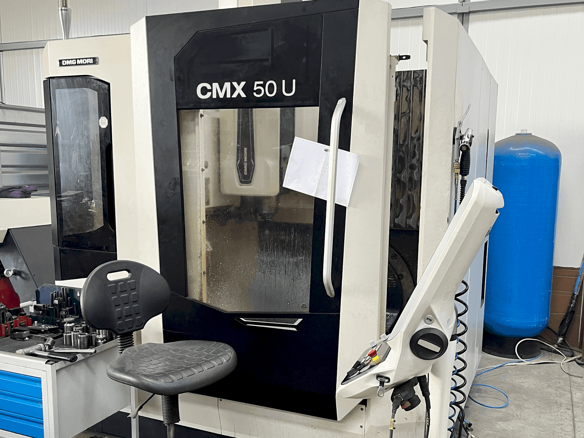 Prikaz  stroja DMG MORI CMX 50 U  sprijeda
