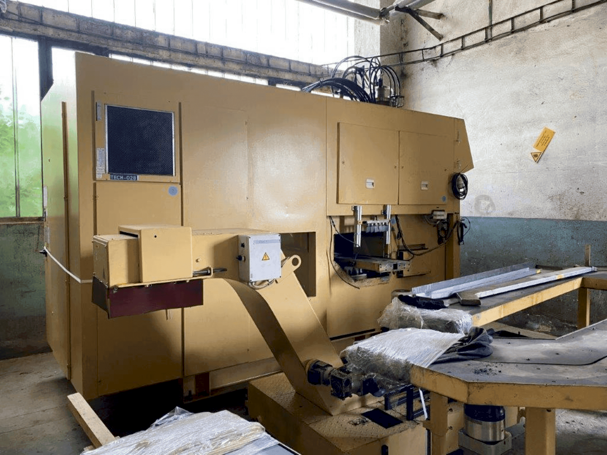 Prikaz  stroja EMAG VSC 400  sprijeda