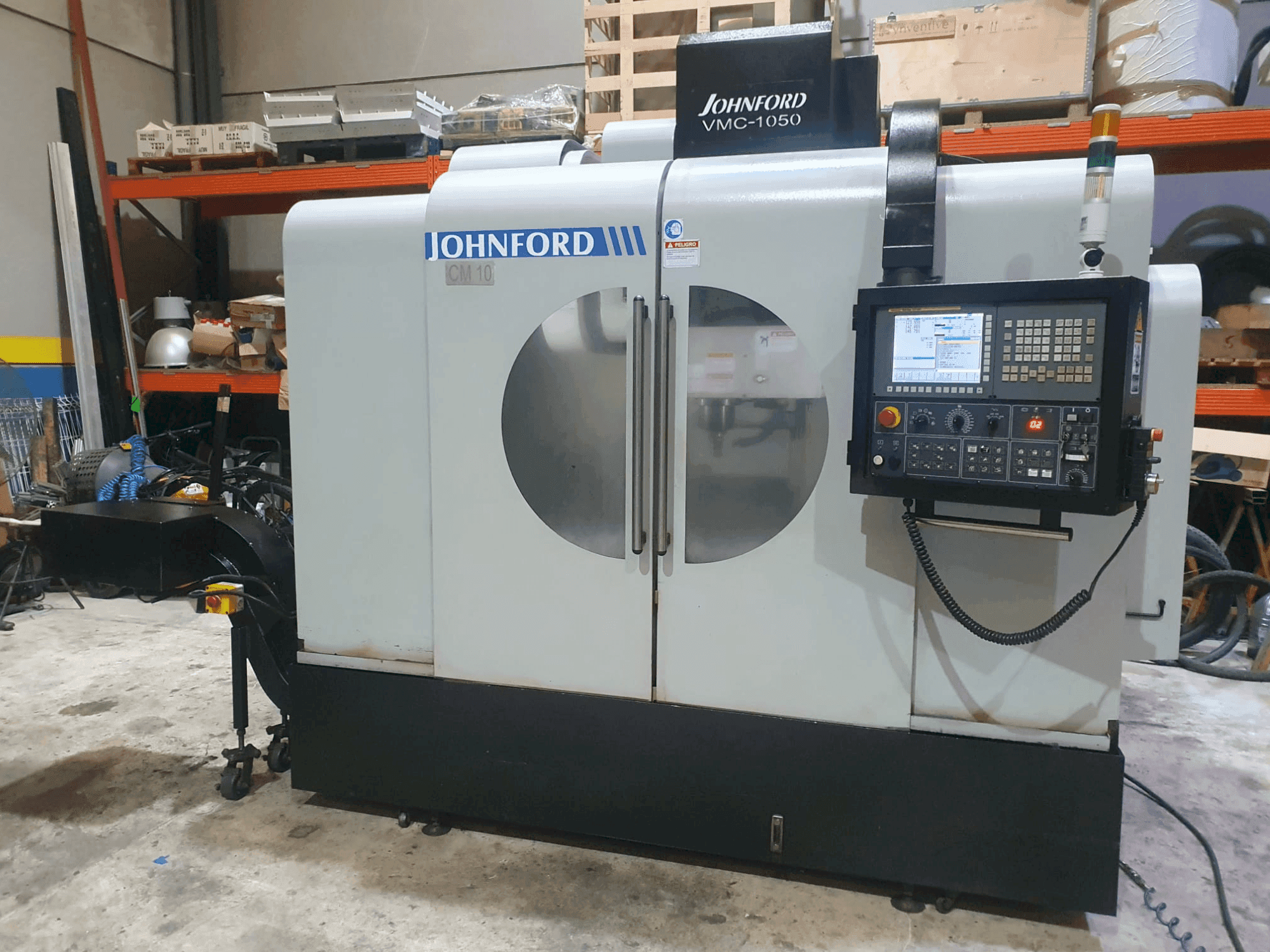 Prikaz  stroja Johnford VMC-1050  sprijeda