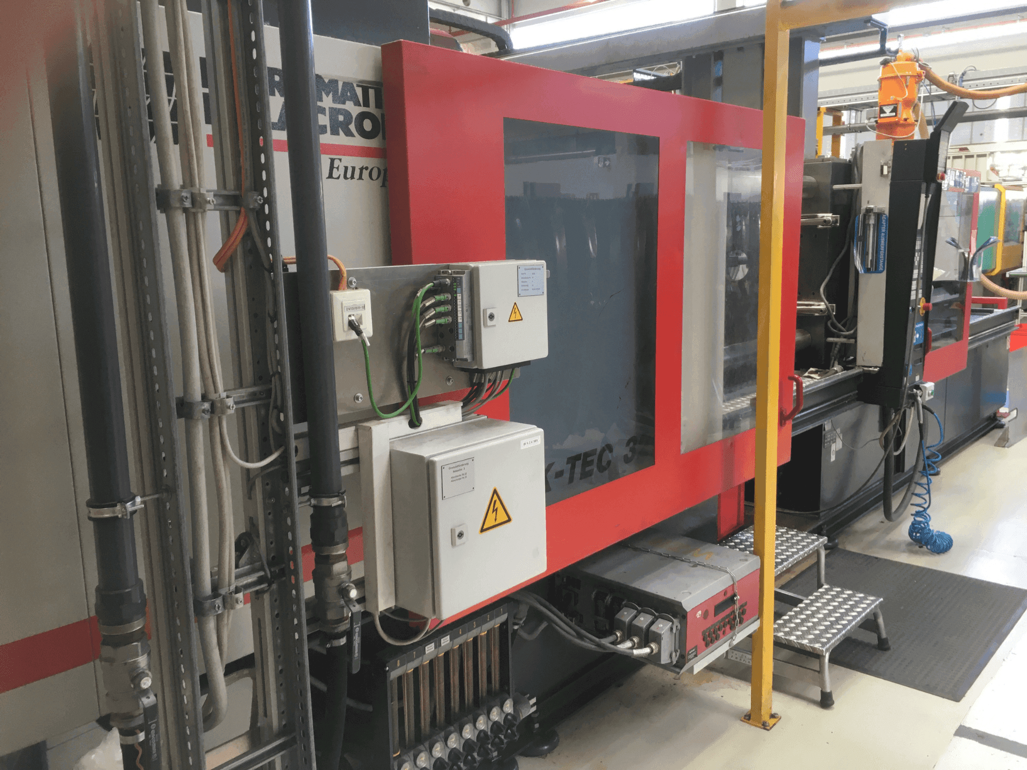 Prikaz  stroja FERROMATIK K-TEC 320 S  sprijeda