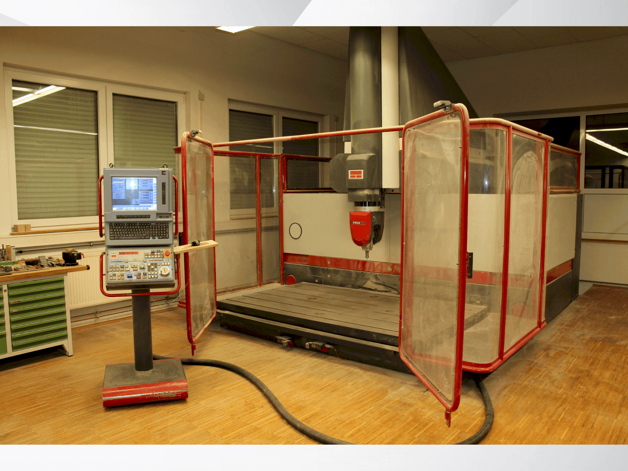 Prikaz  stroja Fidia Digit 218  sprijeda