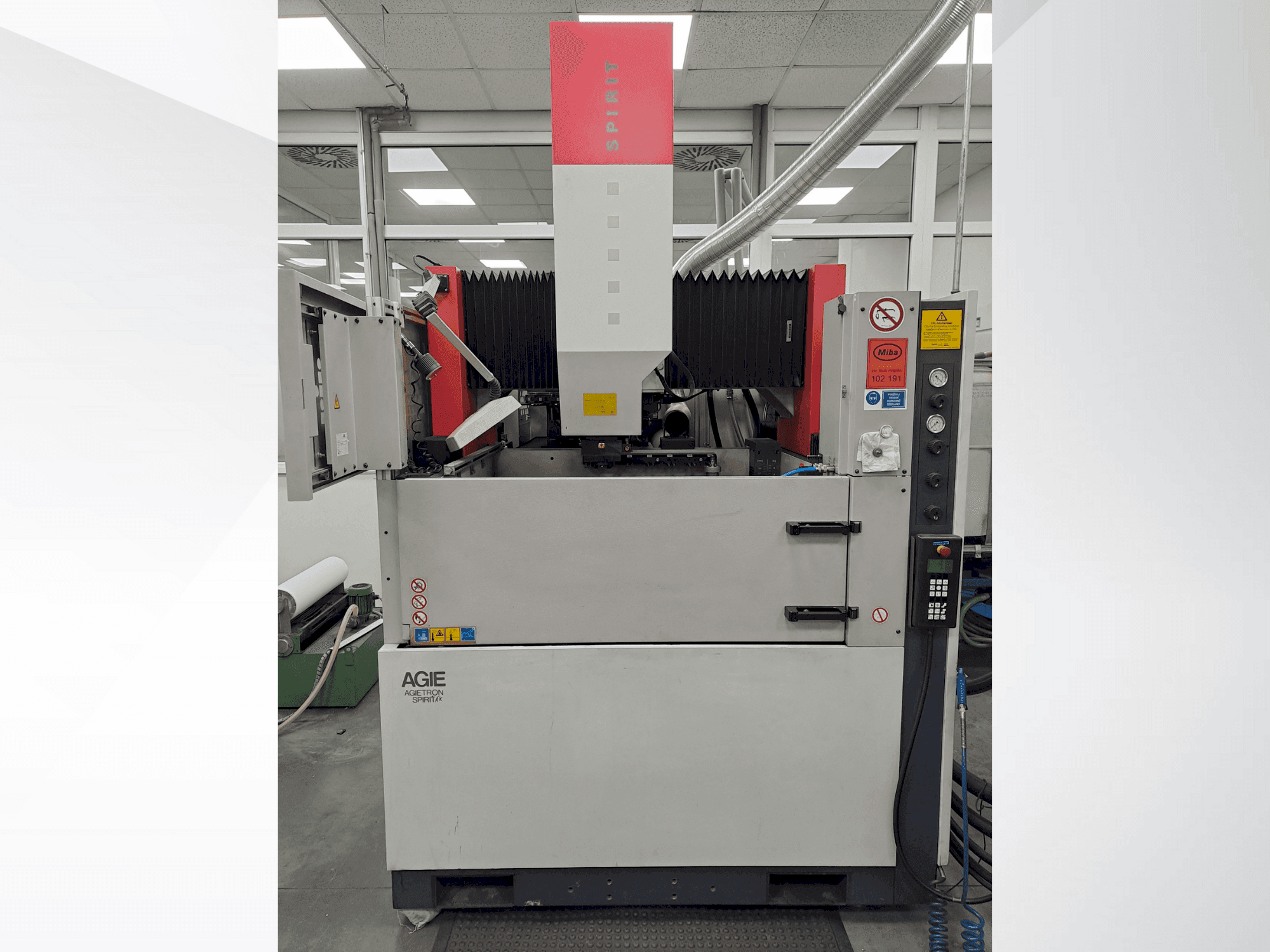 Prikaz  stroja AGIE AGIETRON SPIRIT 4  sprijeda