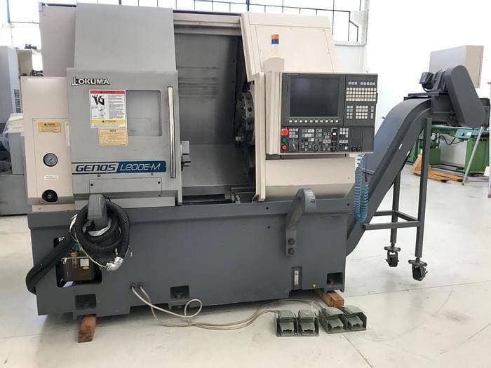 Prikaz  stroja Okuma Genos L200E-MY  sprijeda