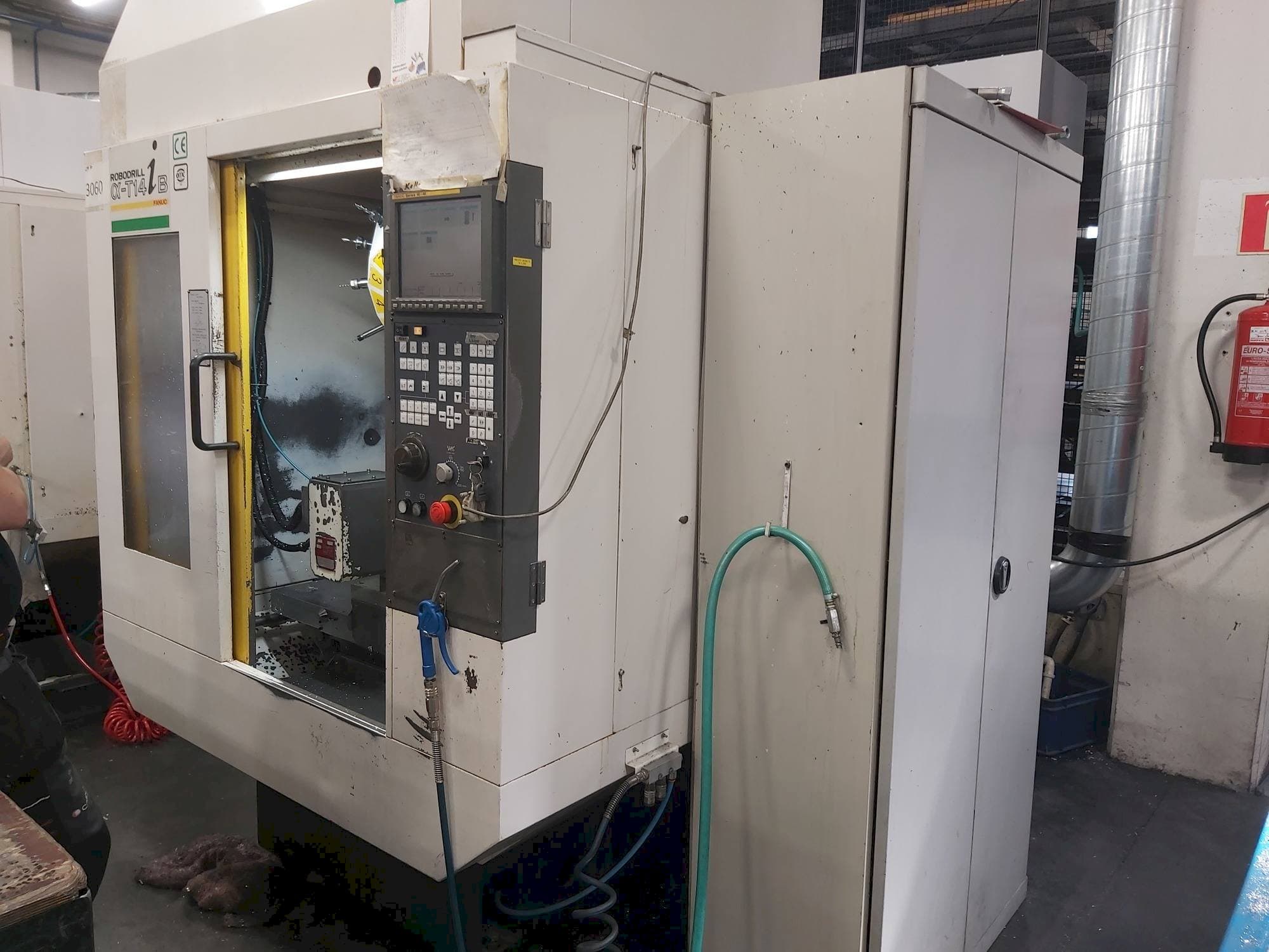 Prikaz  stroja FANUC Robodrill Alpha T14iB  sprijeda