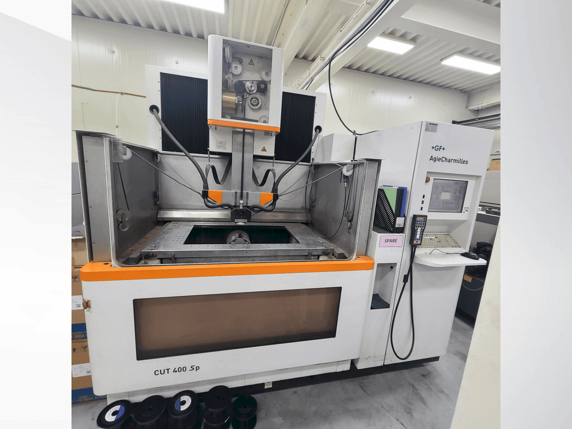 Prikaz  stroja AGIE CUT 400 Sp  sprijeda