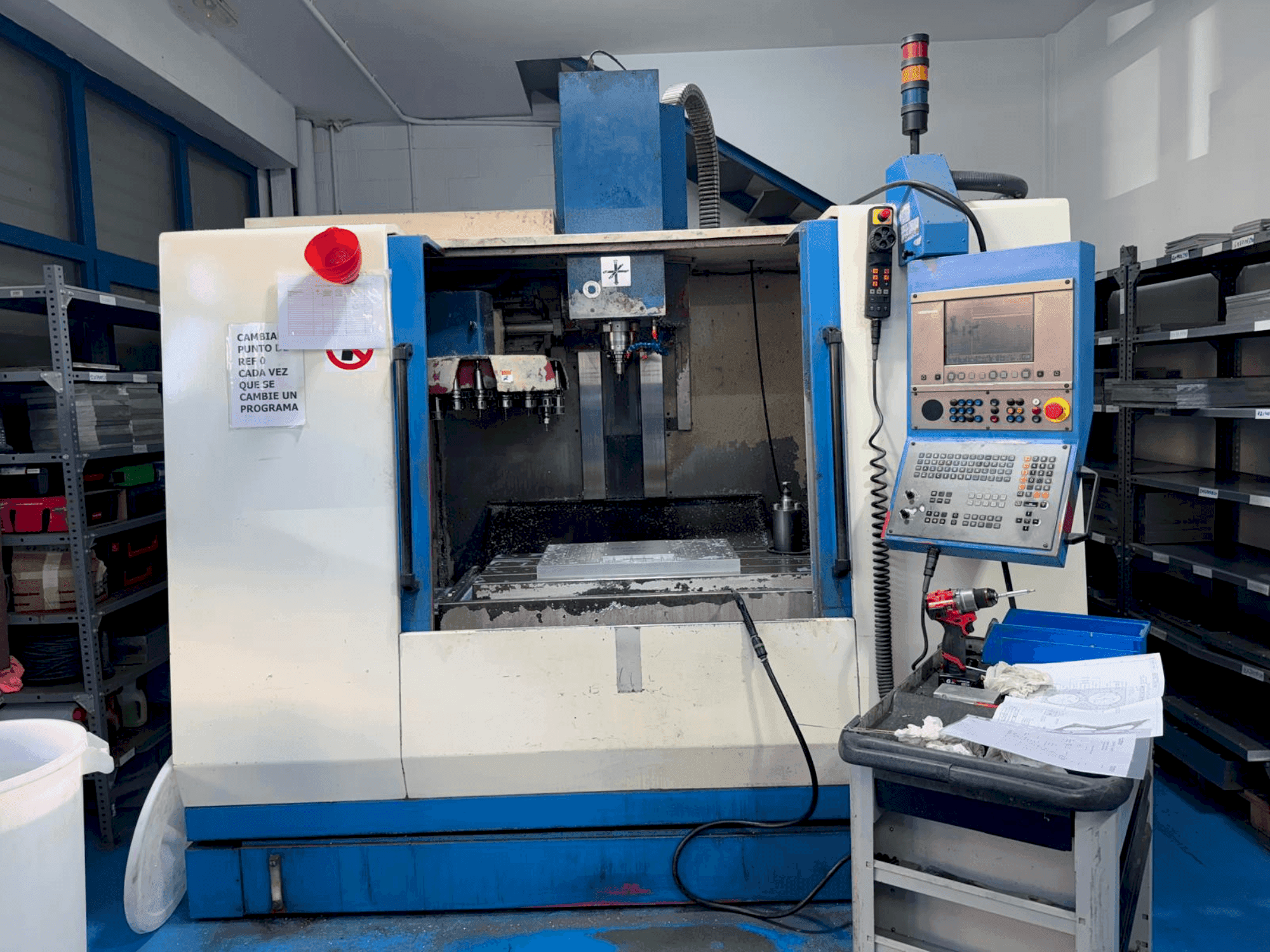 Prikaz  stroja LAGUN GVC 1000  sprijeda