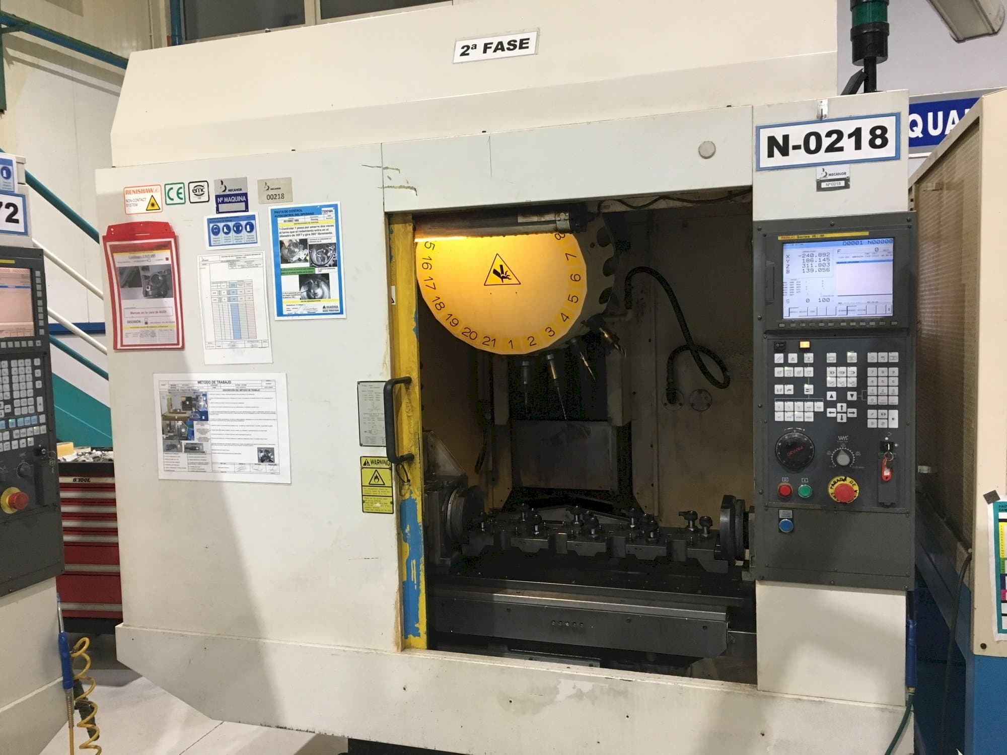 Prikaz  stroja FANUC Robodrill alfa-T-21iDL  sprijeda