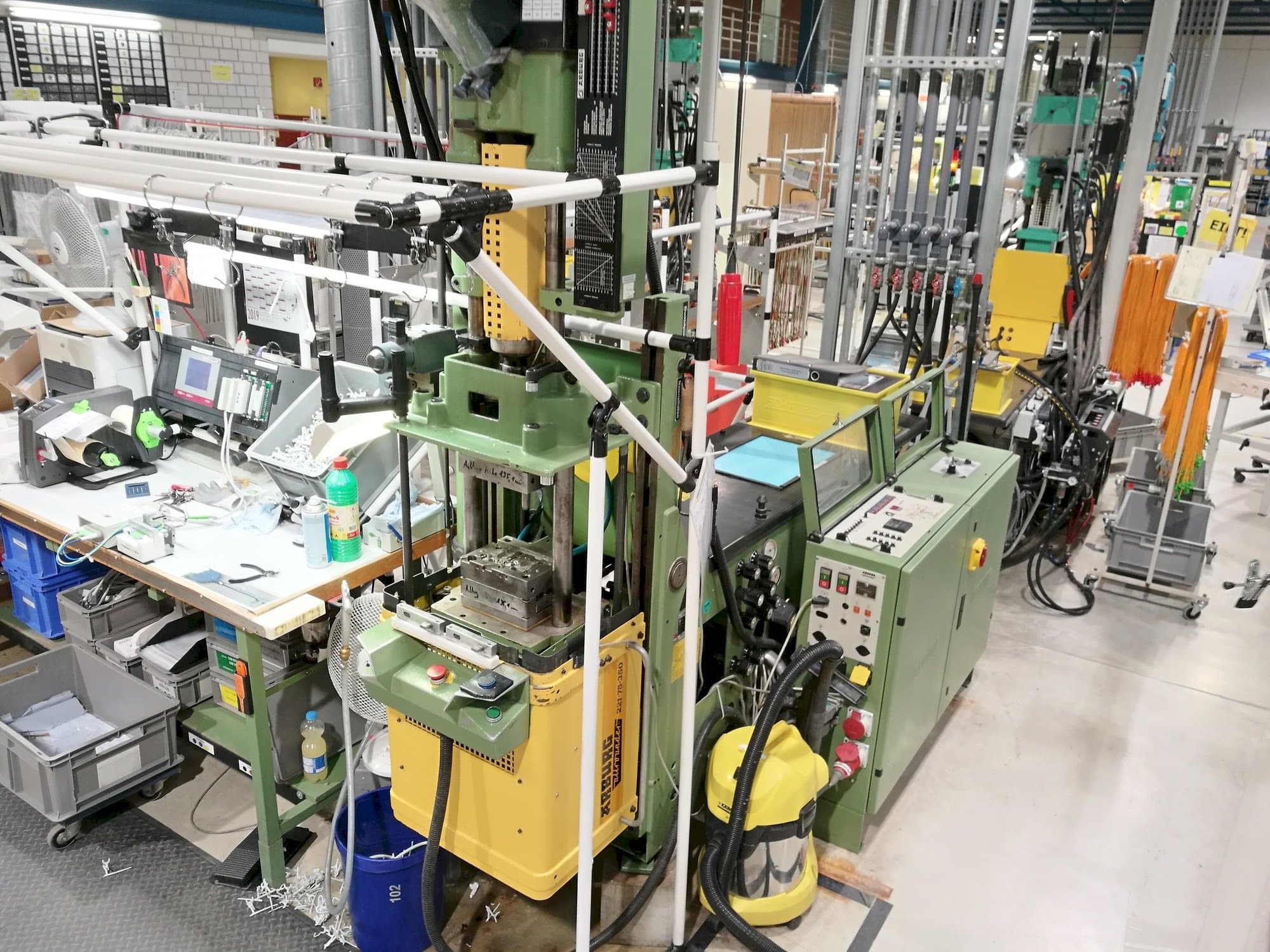 Prikaz  stroja Arburg 221-75-350  sprijeda