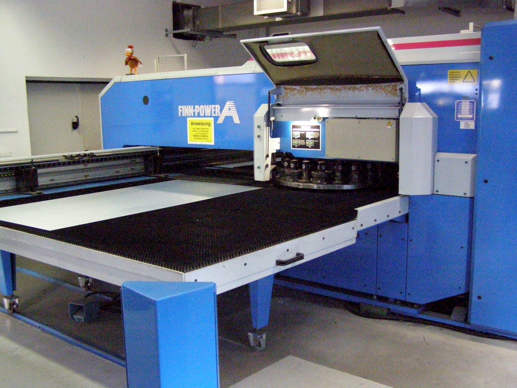 Prikaz  stroja Finn-Power A5 – 25 SBV  sprijeda