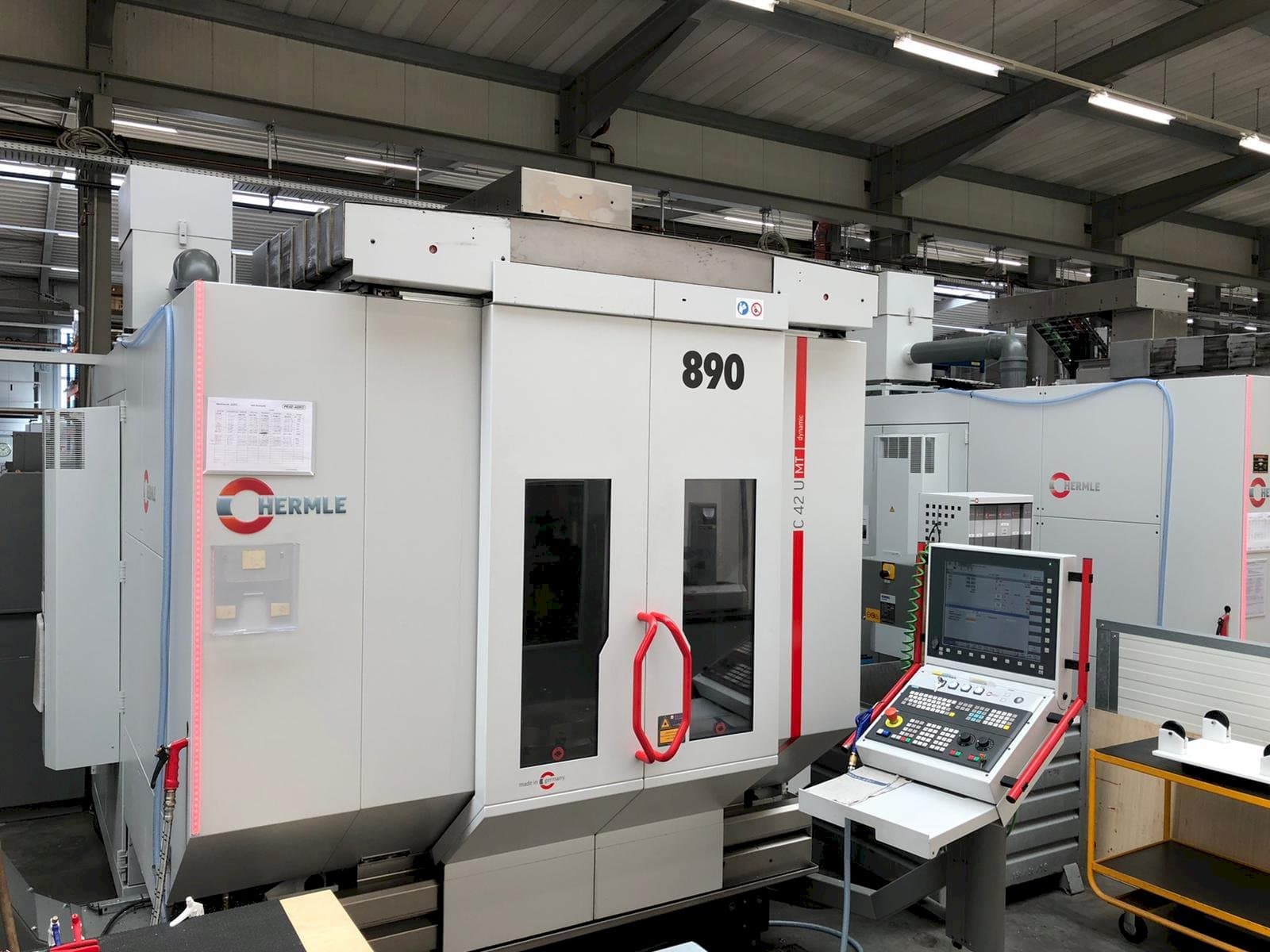 Prikaz  stroja HERMLE C42U MT  sprijeda
