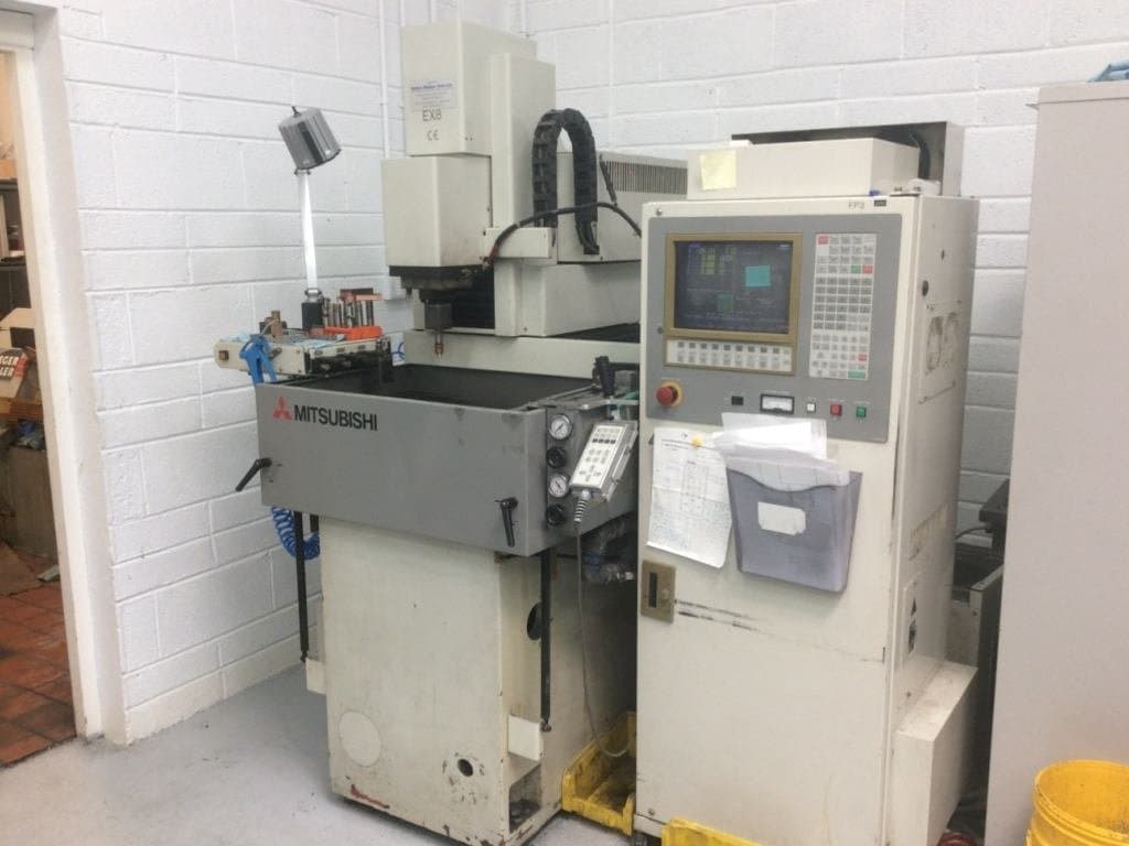 Prikaz stroja Mitsubishi EX 8 sprijeda