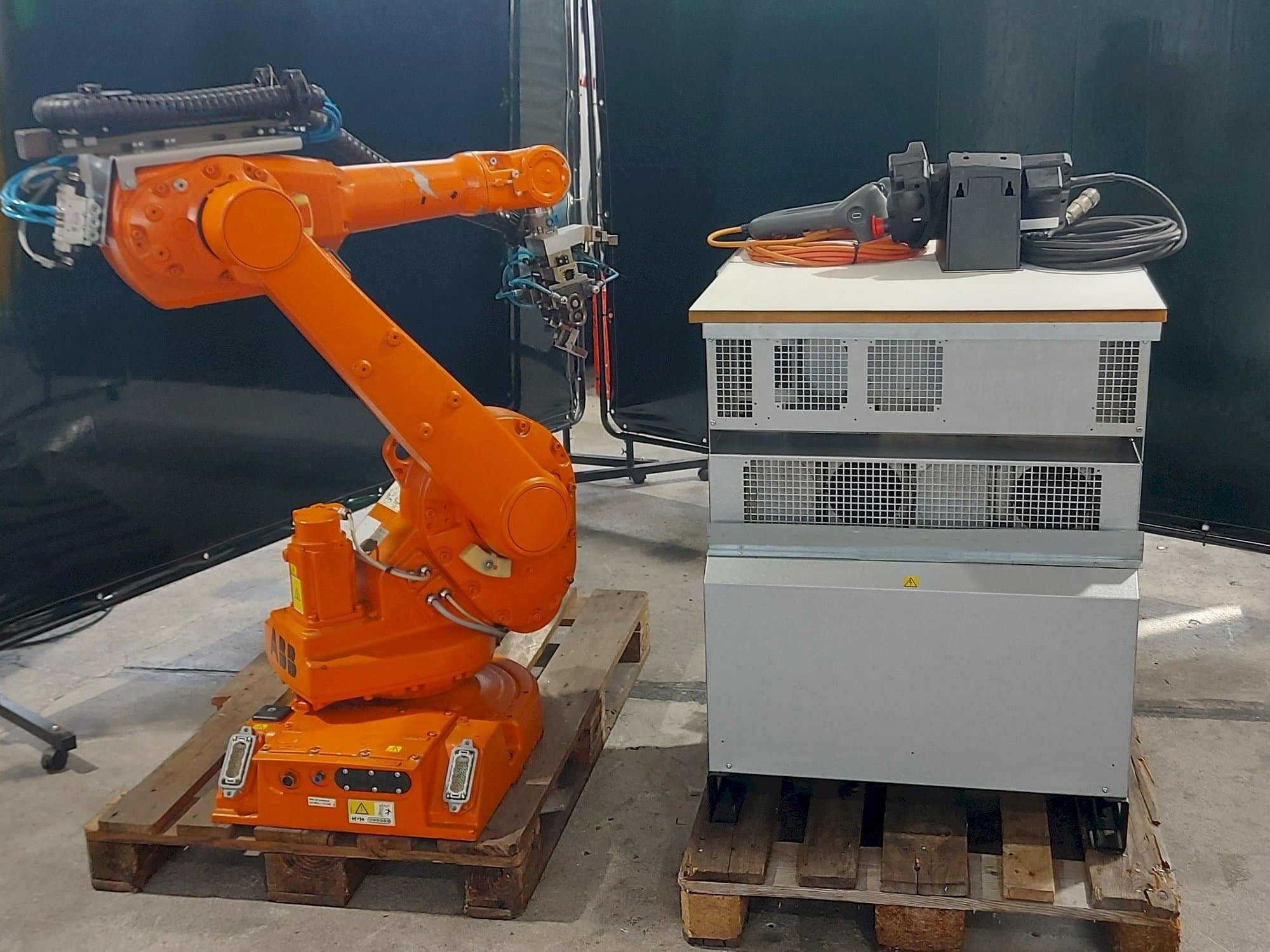 Prikaz  stroja ABB IRB1600  sprijeda