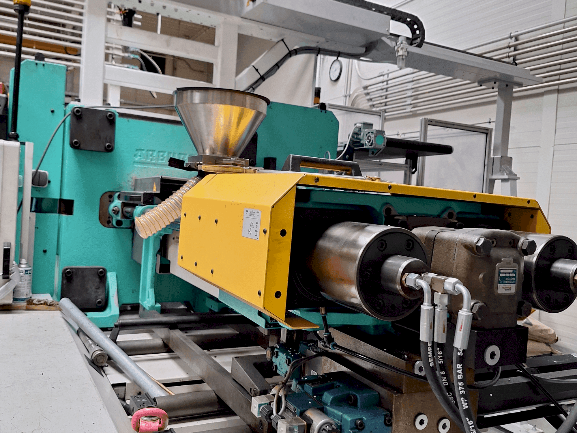 Prikaz  stroja Arburg 630 S 2500-675  sprijeda