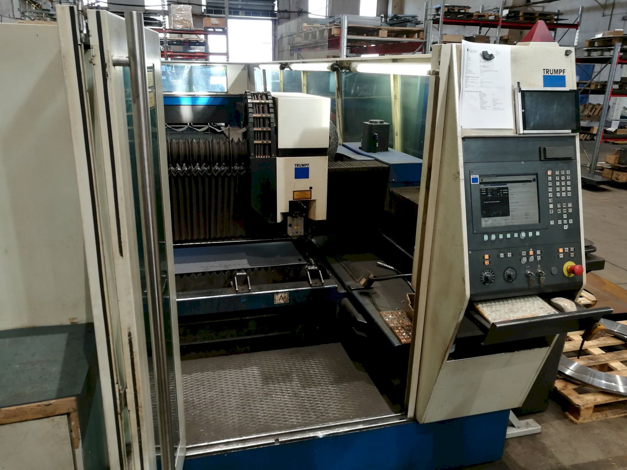 Prikaz  stroja Trumpf TruLaser 5060 sprijeda