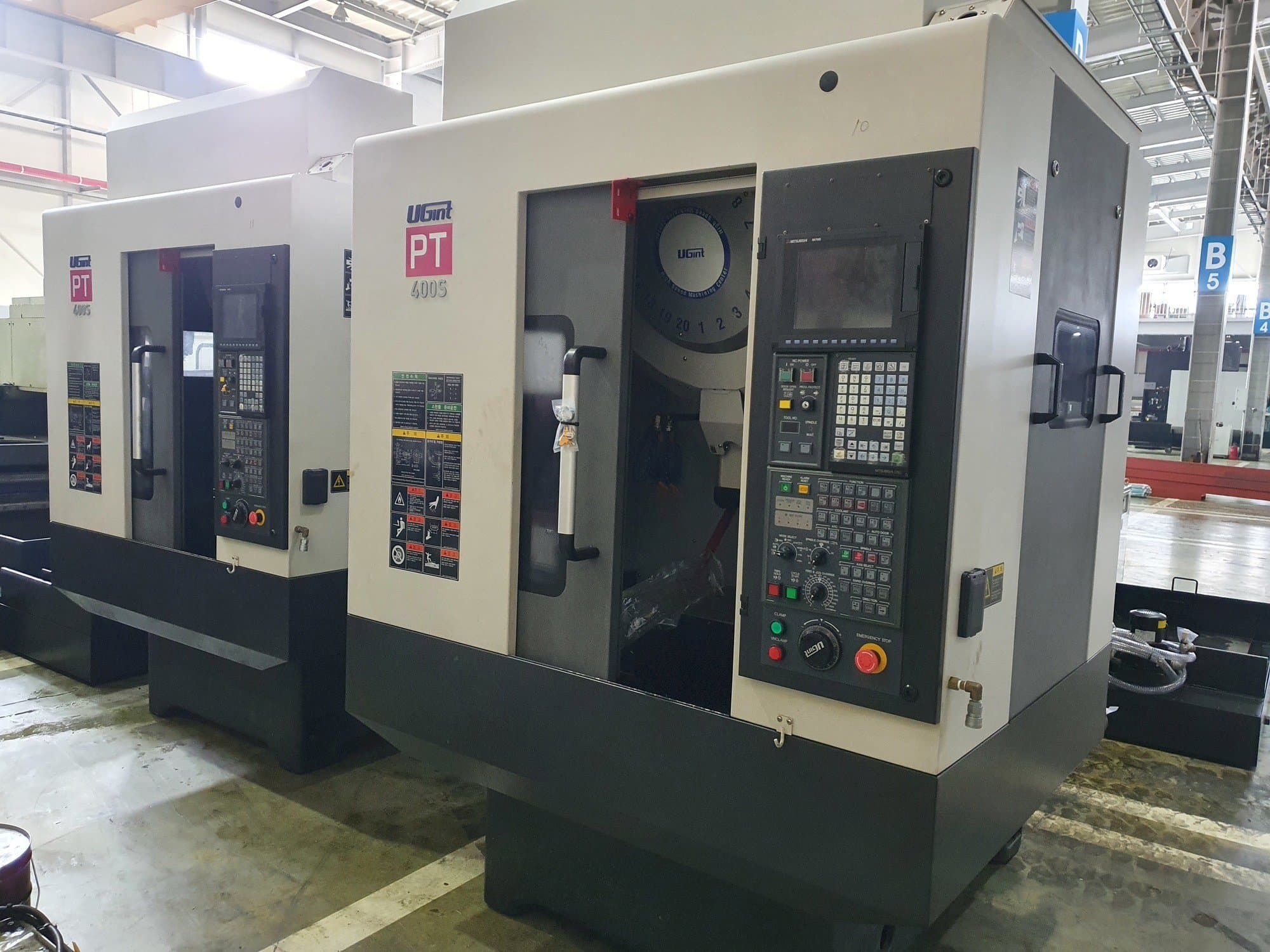 Prikaz  stroja UGINT PT400S  sprijeda