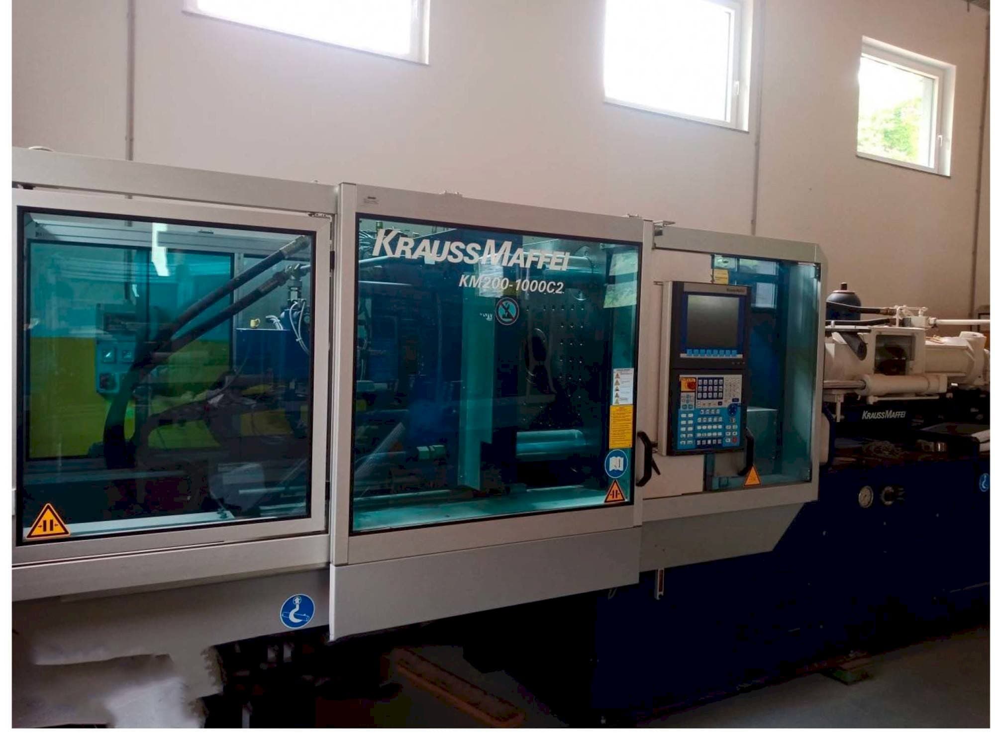 Prikaz stroja Krauss Maffei KM 200/1000 sprijeda