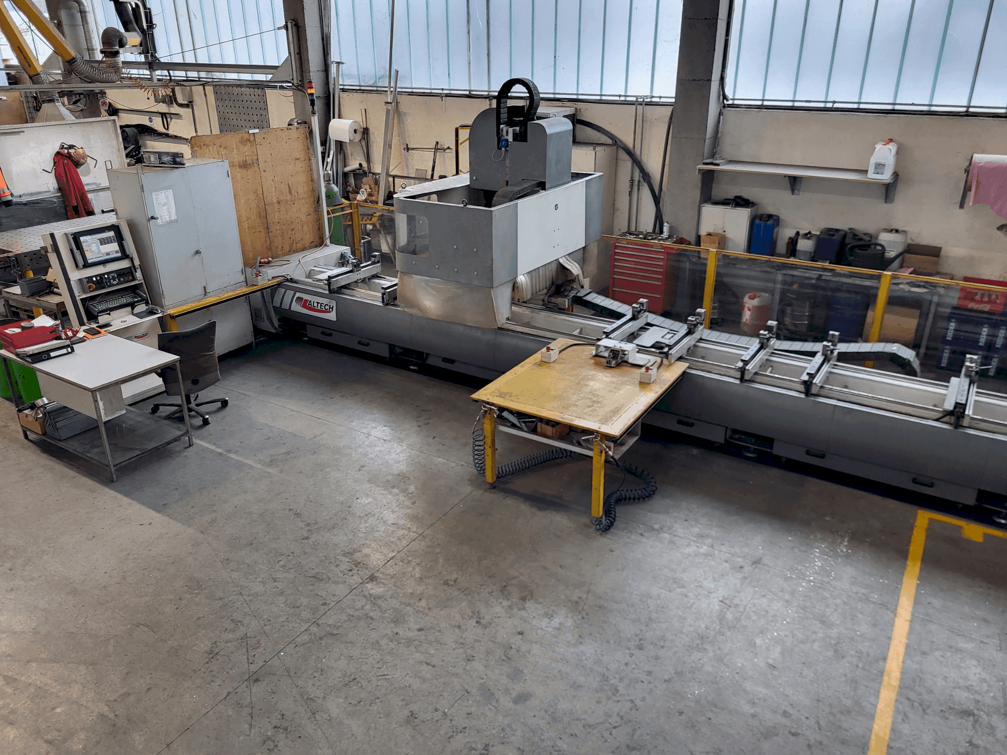 Prikaz  stroja ALTECH Tango  sprijeda