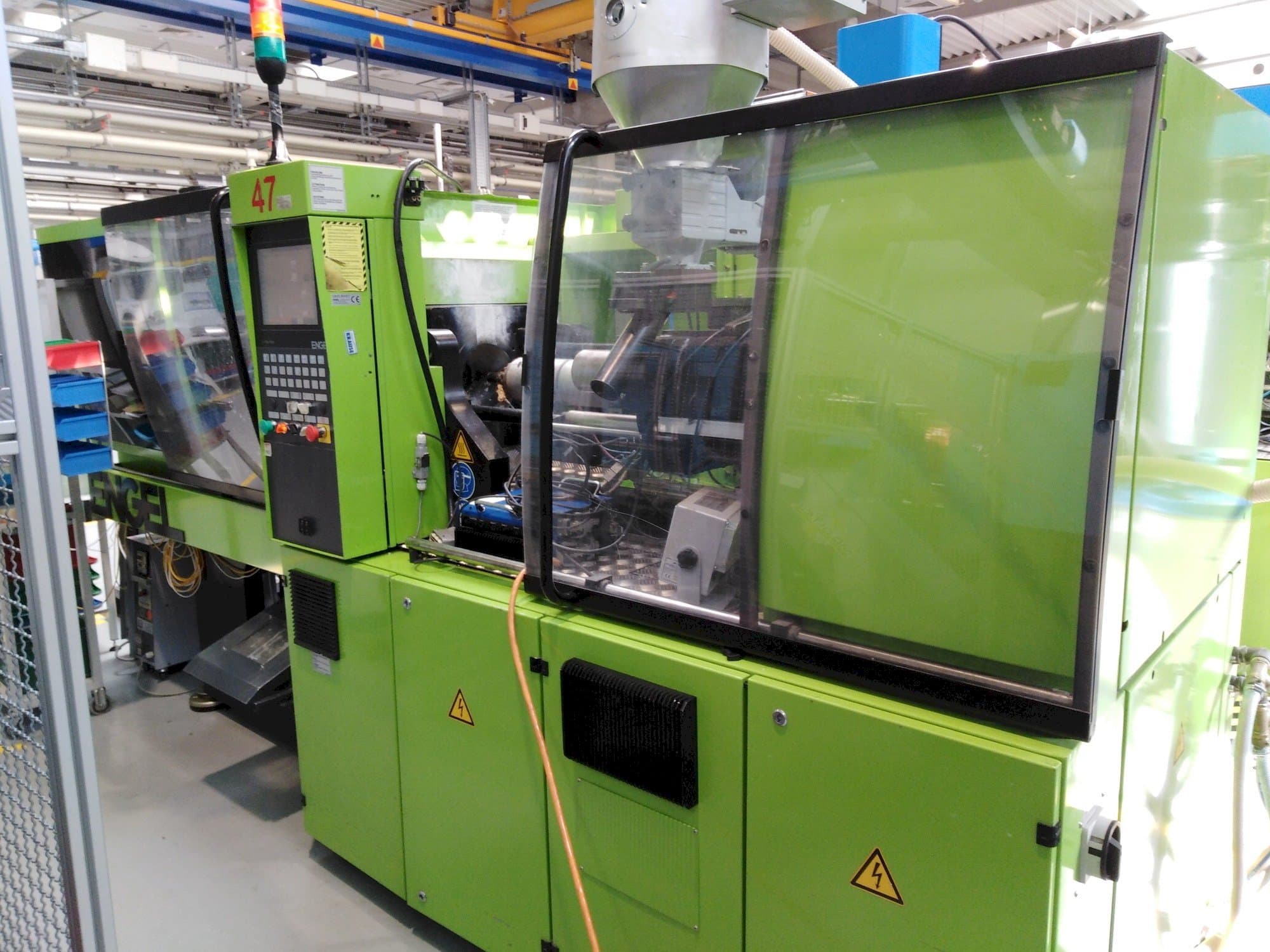 Prikaz  stroja ENGEL Victory 330/80 Focus  sprijeda