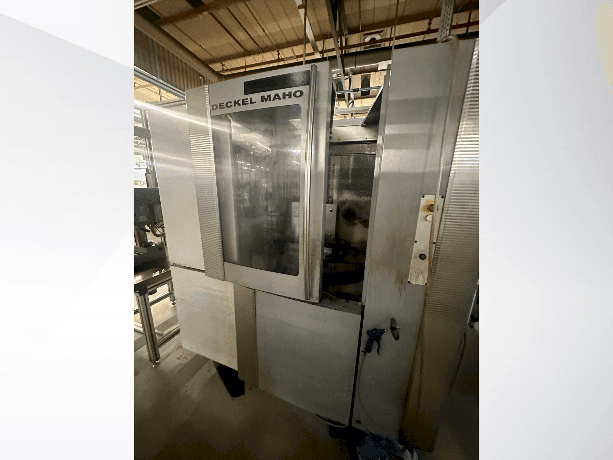 Prikaz  stroja DECKEL MAHO DMC 50H  sprijeda