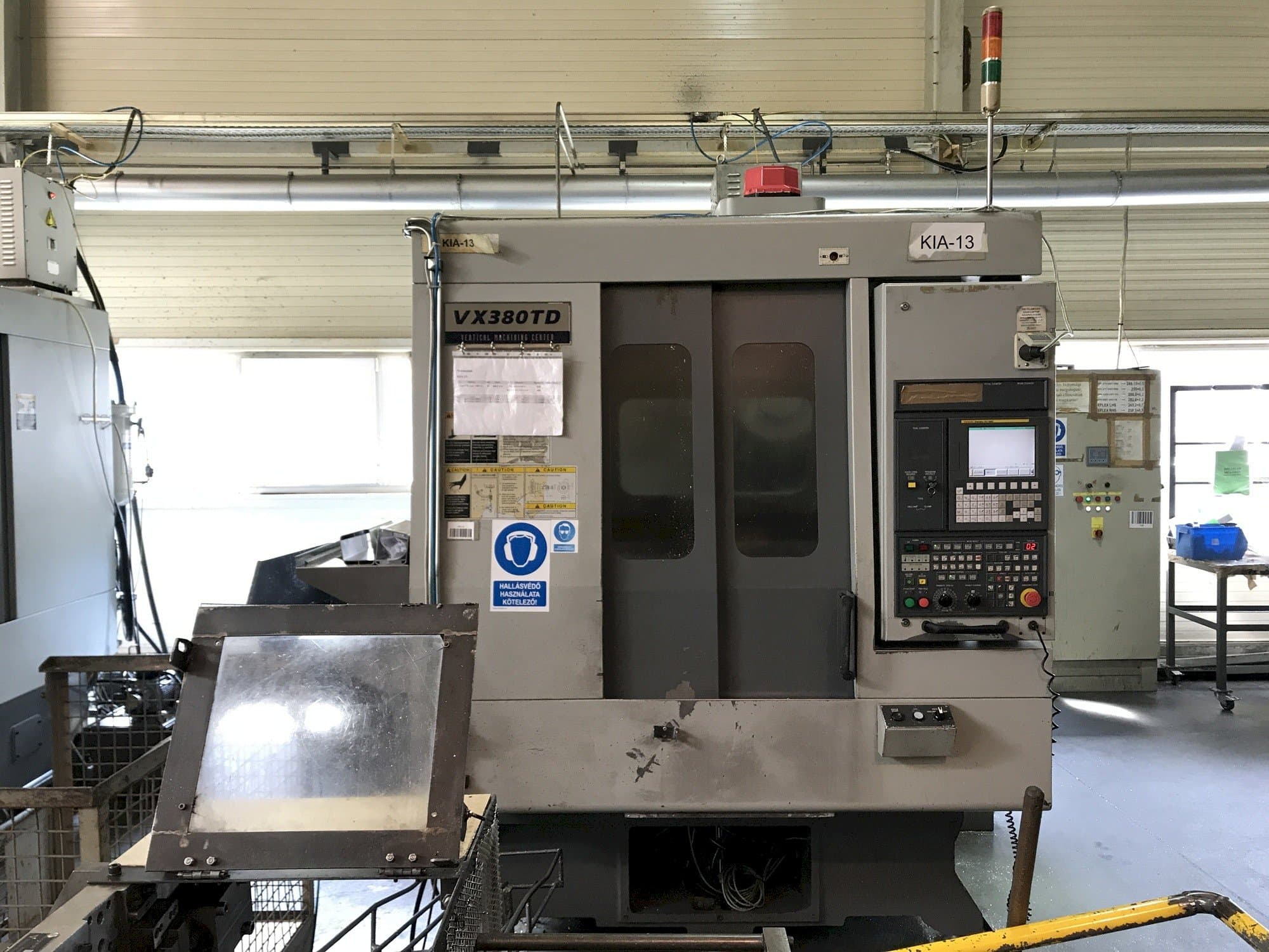 Prikaz  stroja Hyundai Kia VX380TD  sprijeda