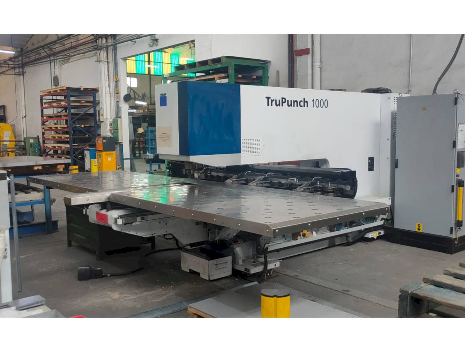 Prikaz  stroja Trumpf TruPunch 1000 (S05)  sprijeda