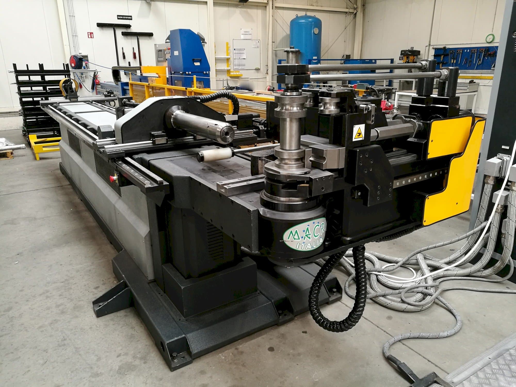 Prikaz  stroja Macri Italia PROVAR 6-65  sprijeda