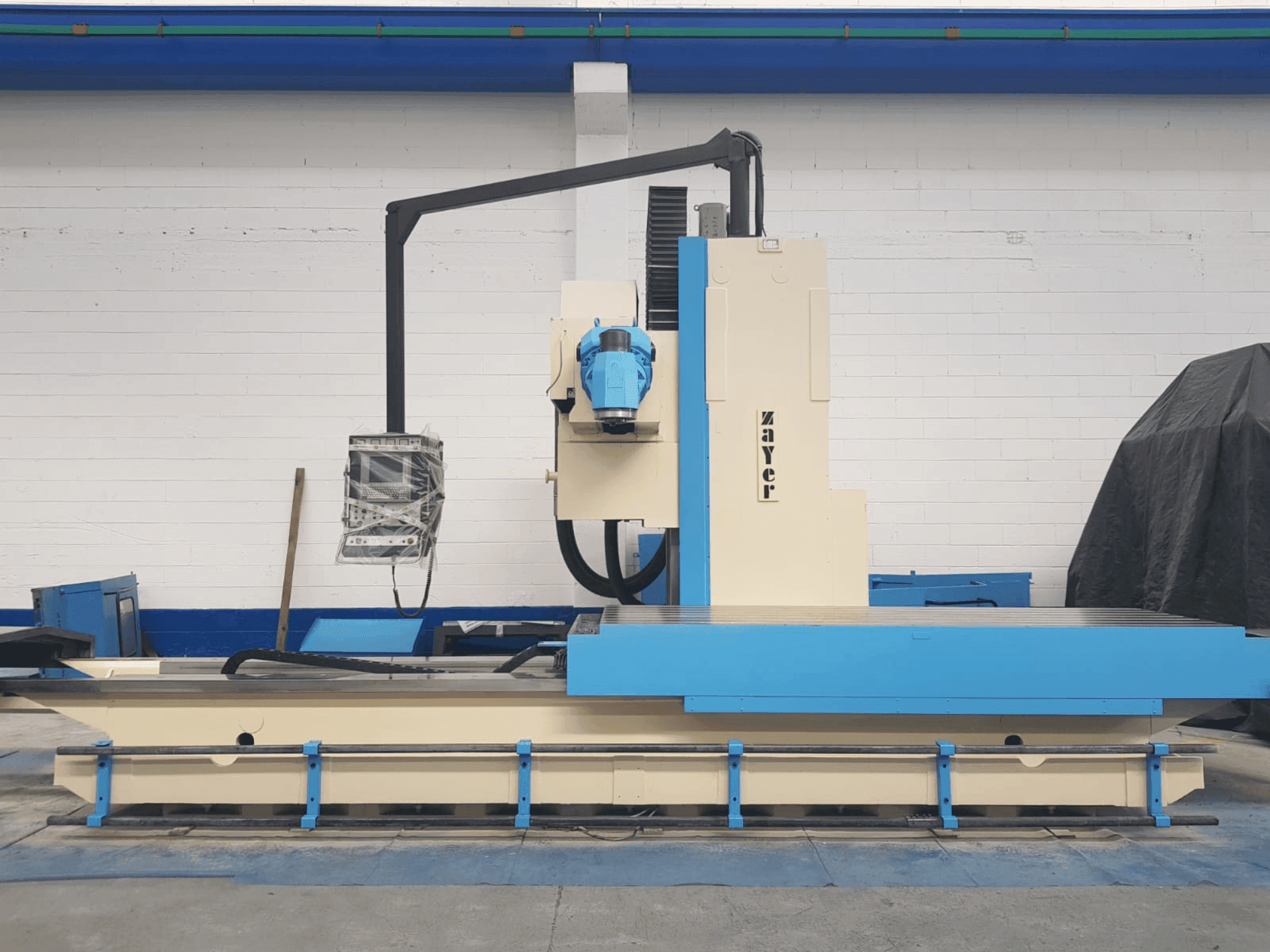 Prikaz  stroja Zayer 30KF 3000  sprijeda