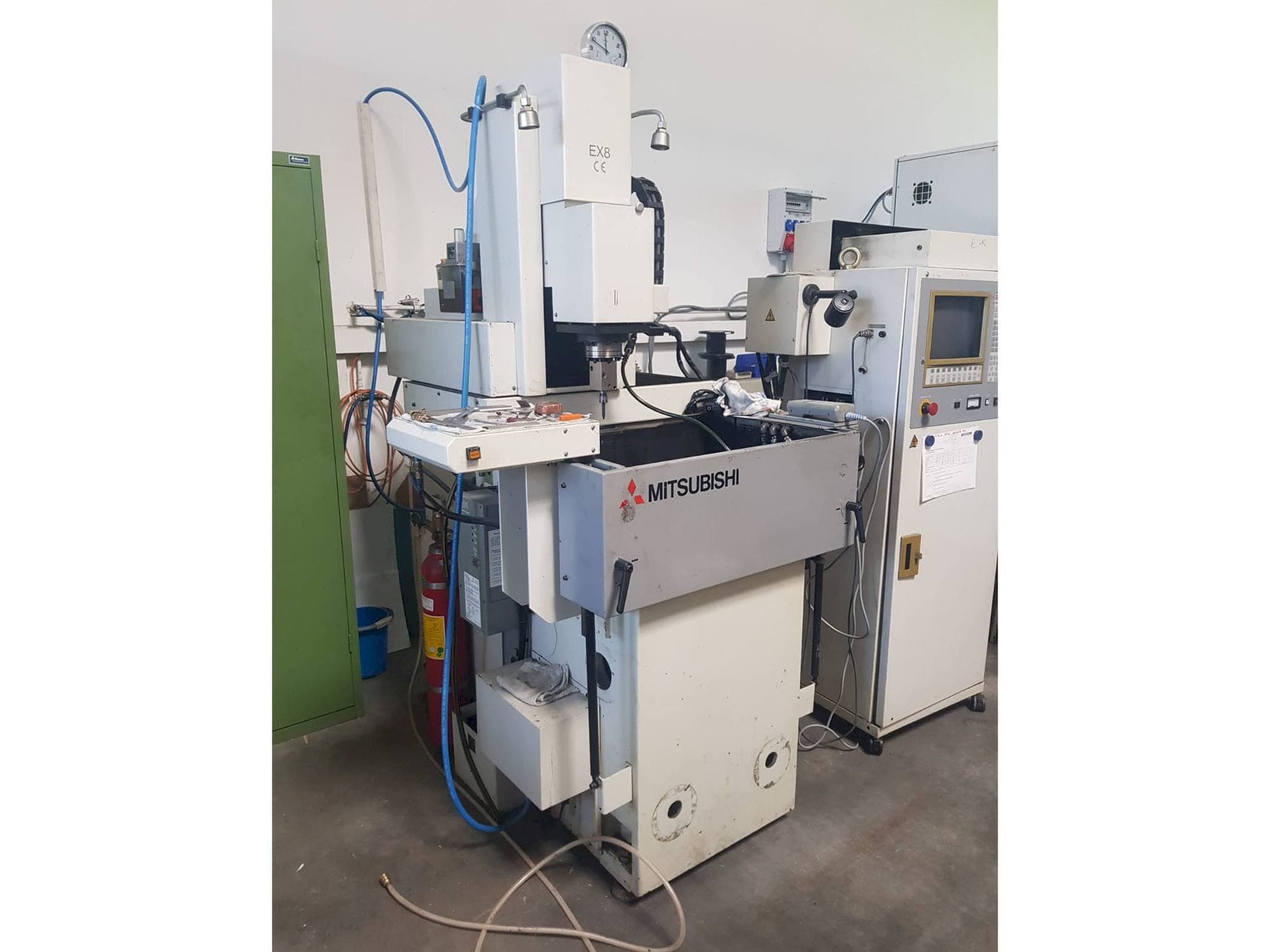 Prikaz  stroja Mitsubishi EX 8  sprijeda