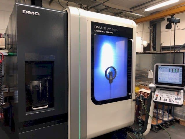 Prikaz  stroja DECKEL MAHO DMU 50 eVo Linear  sprijeda