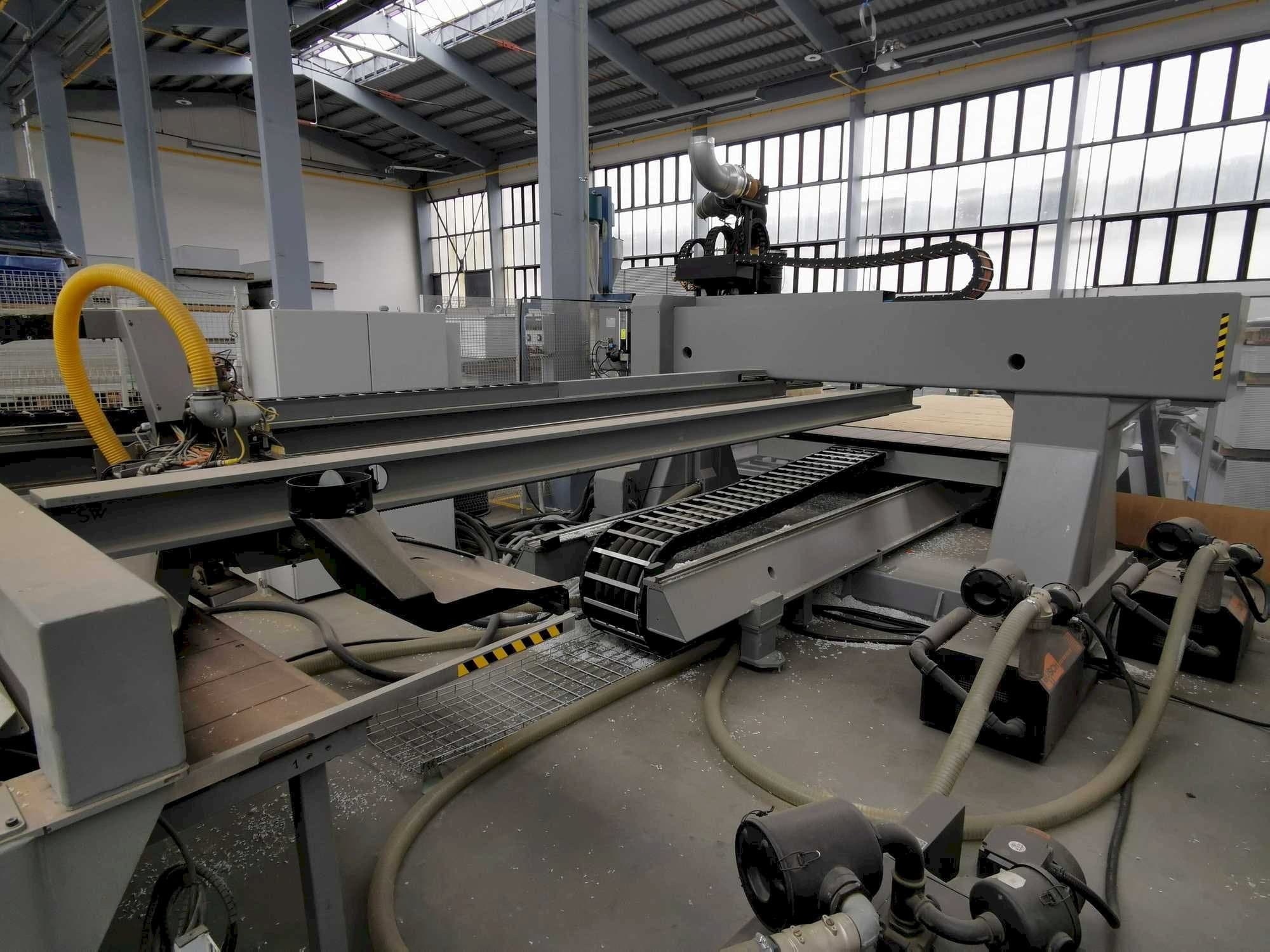 Prikaz  stroja BIESSE EXCEL NBC 712 X1-S  sprijeda