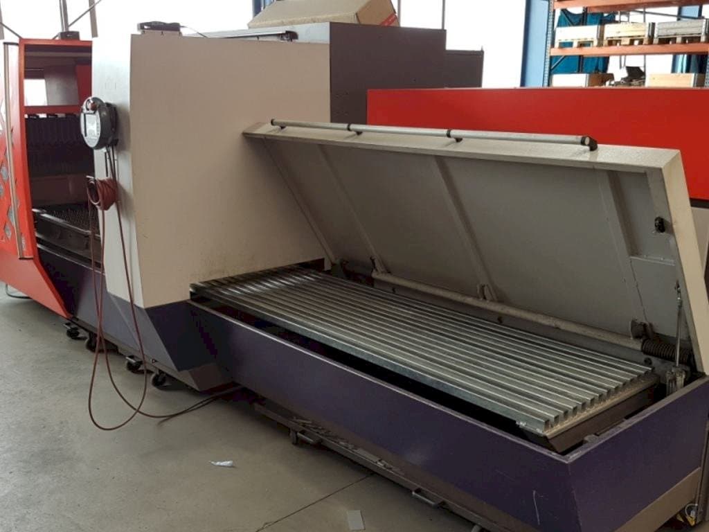 Prikaz  stroja Bystronic Byvention 3015  sprijeda