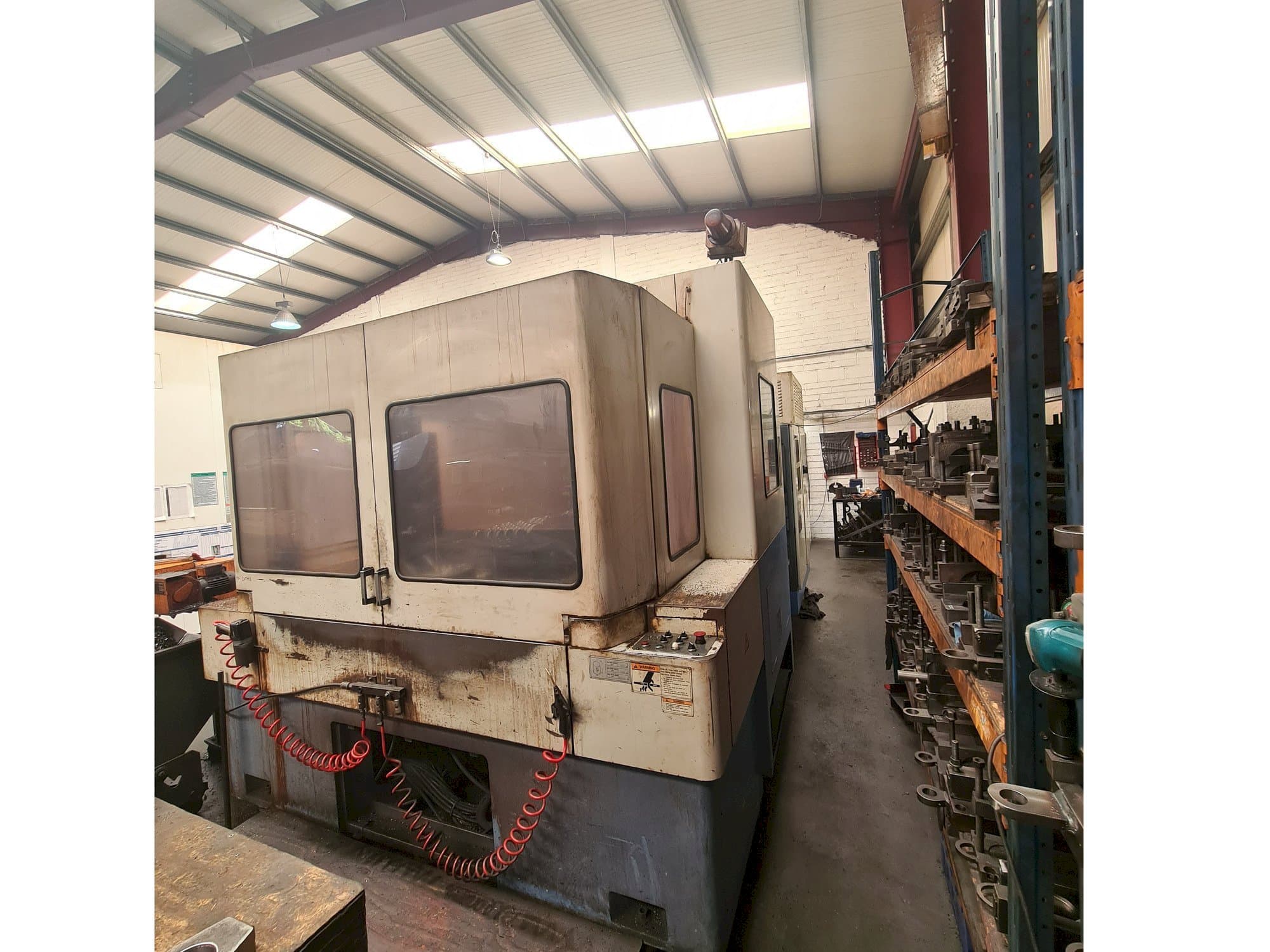 Prikaz  stroja Mazak H630NX  sprijeda