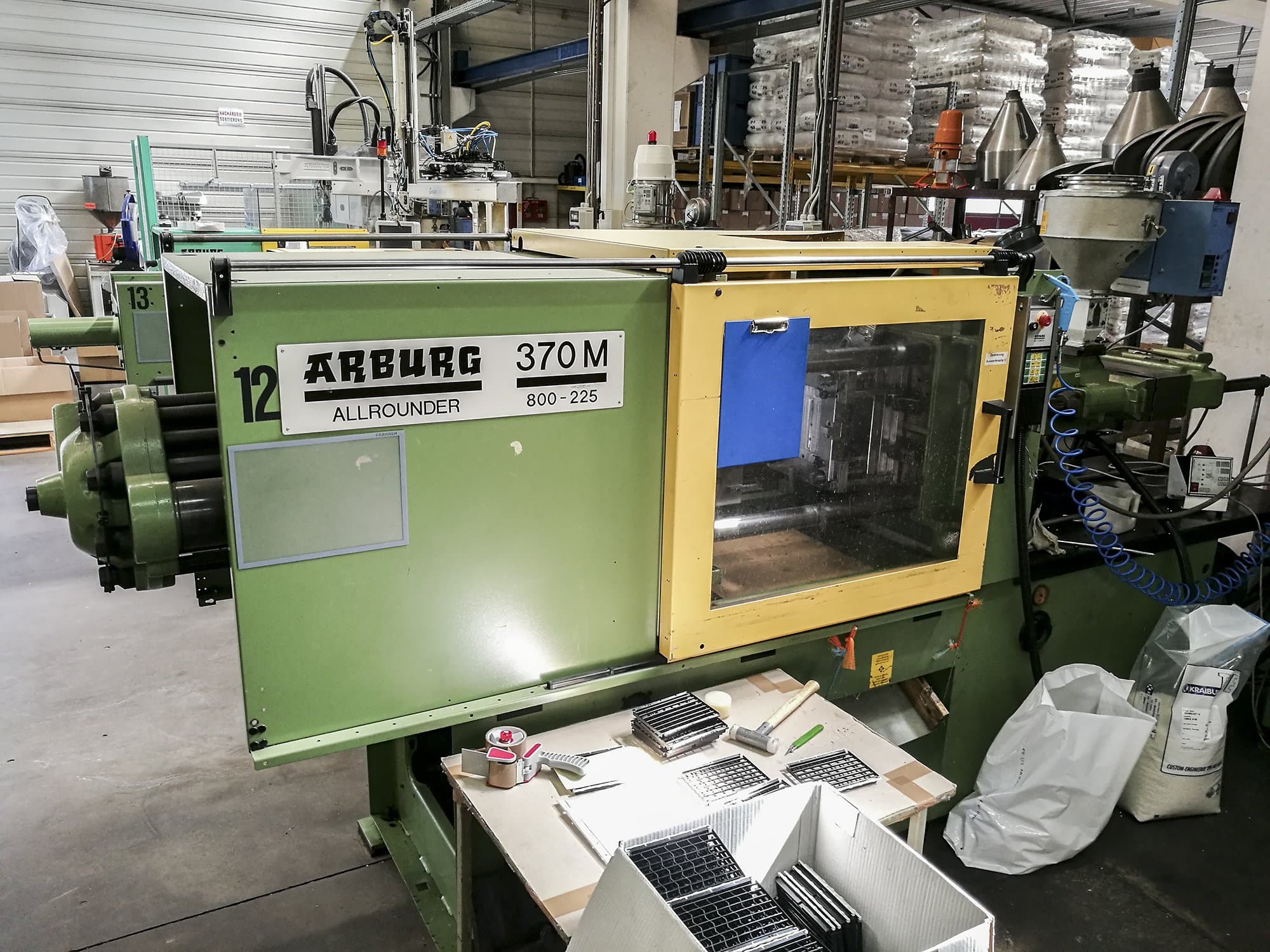 Prikaz  stroja Arburg 370M 800-225 sprijeda