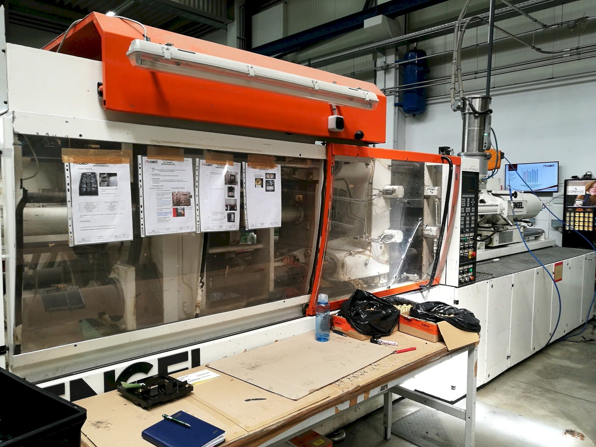 Prikaz  stroja ENGEL ES 1300/225  sprijeda