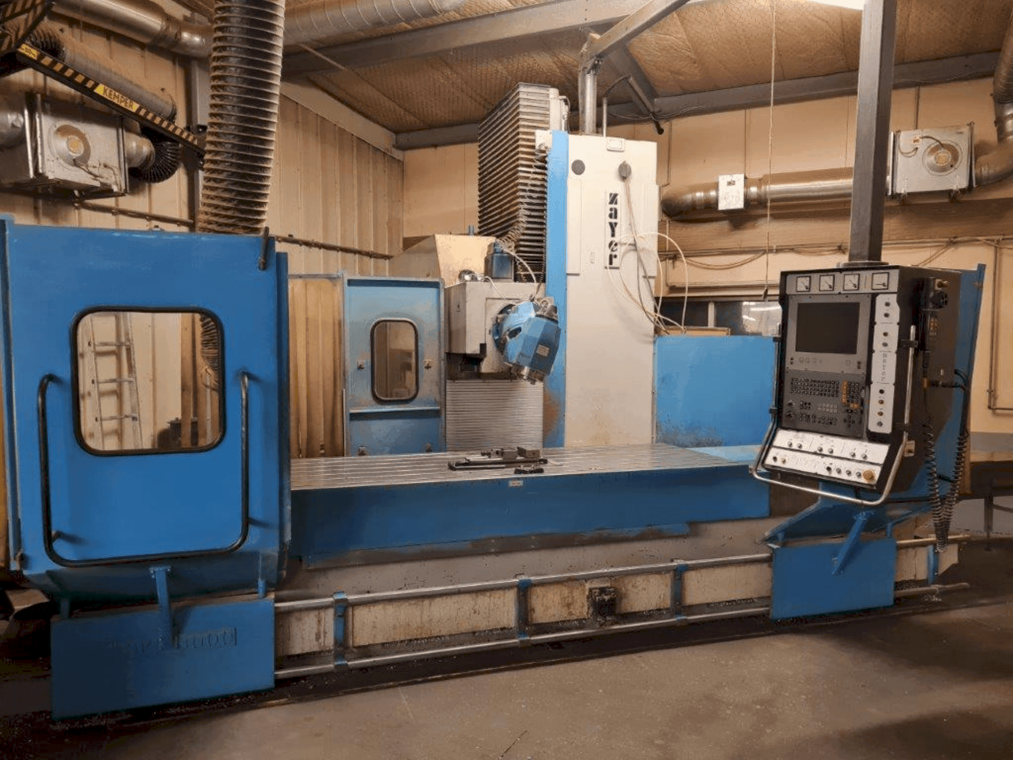 Prikaz  stroja Zayer 30KF3000  sprijeda