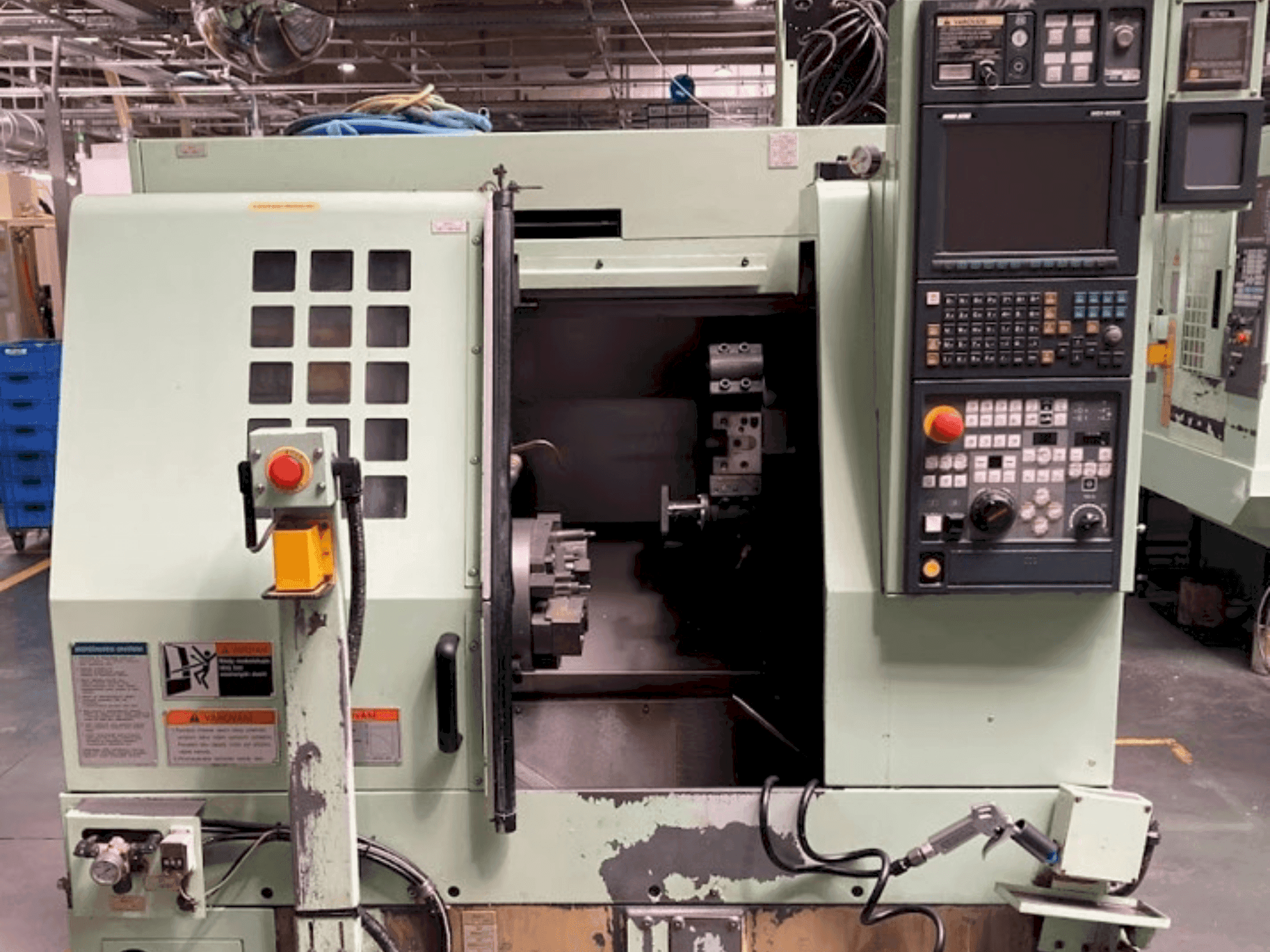Prikaz  stroja MORI SEIKI CL2000B  sprijeda