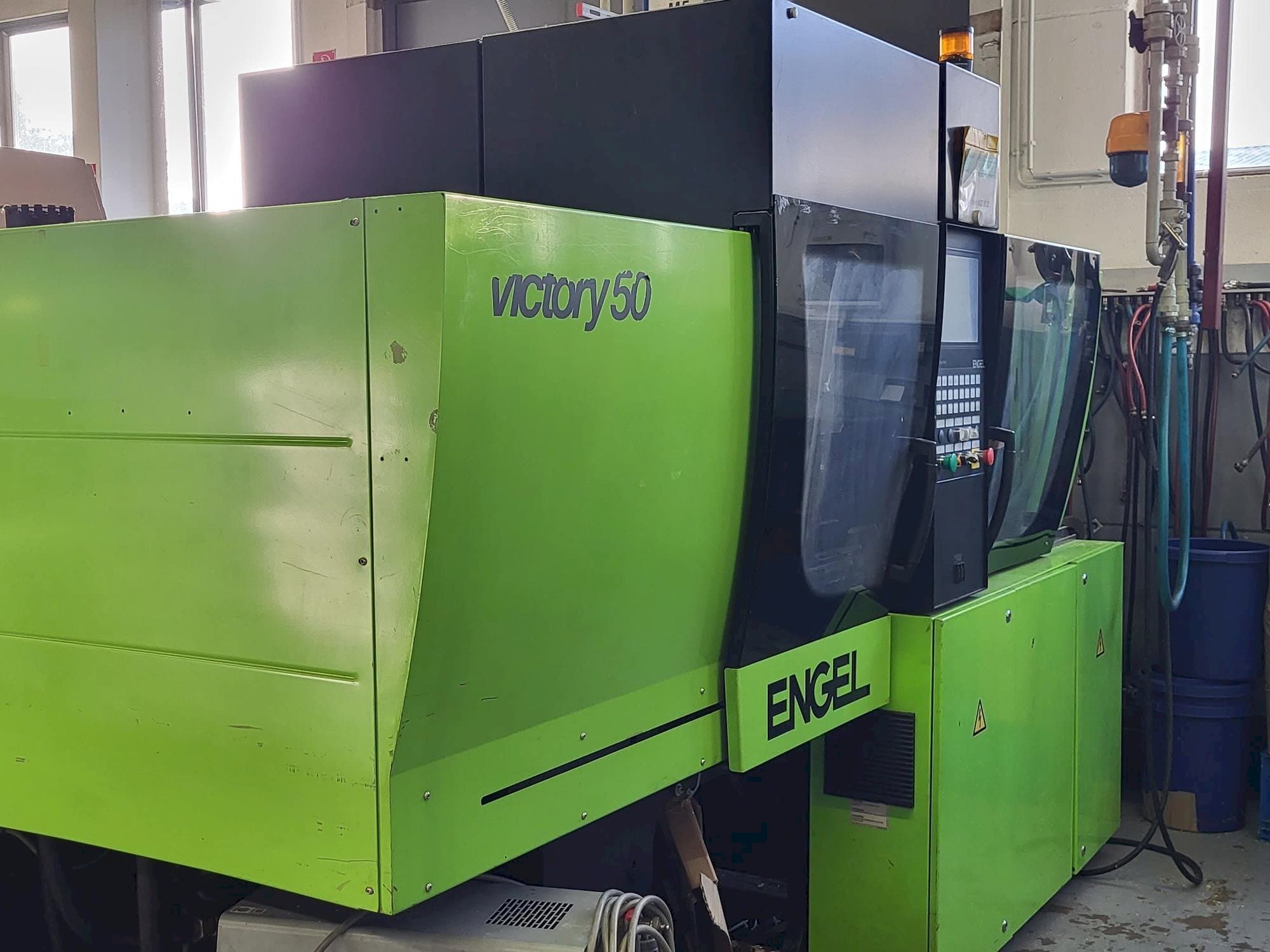 Prikaz lijeve strane  stroja Engel Victory 200/50 FOCUS