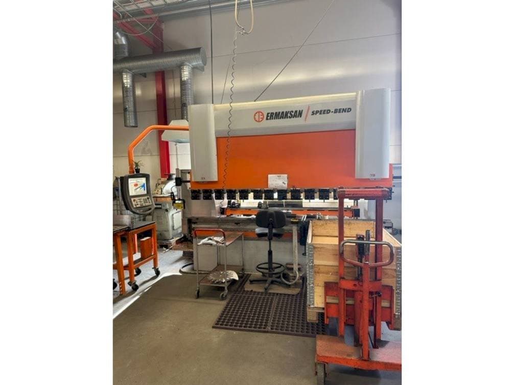 Prikaz  stroja ERMAKSAN Speedbend 3135  sprijeda