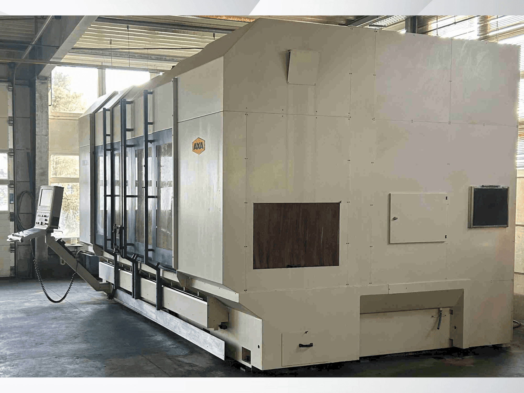 Prikaz  stroja AXA VHC 3-3000 S  sprijeda