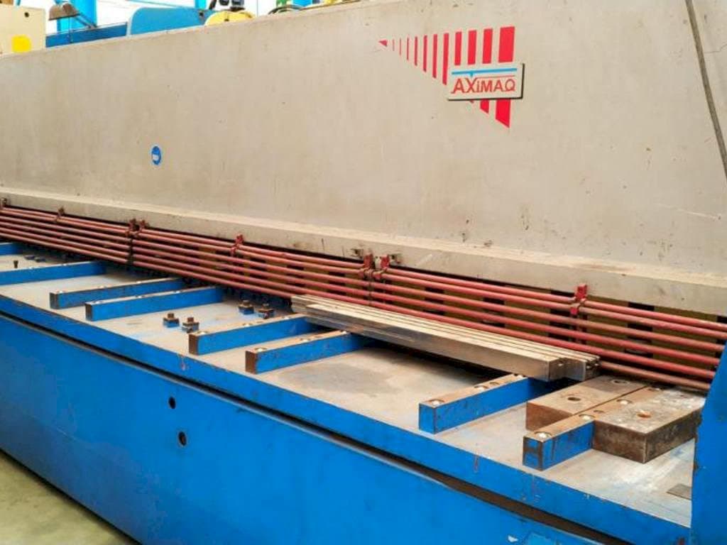 Prikaz  stroja Axial CP-1060  sprijeda