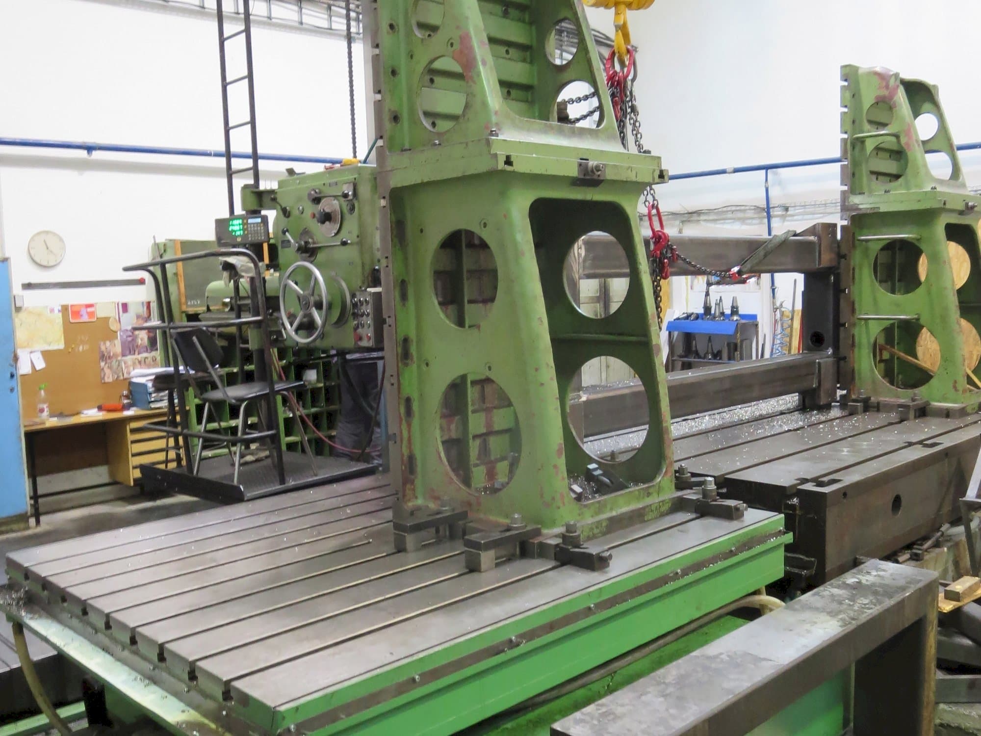 Prikaz  stroja TOS HP 100  sprijeda