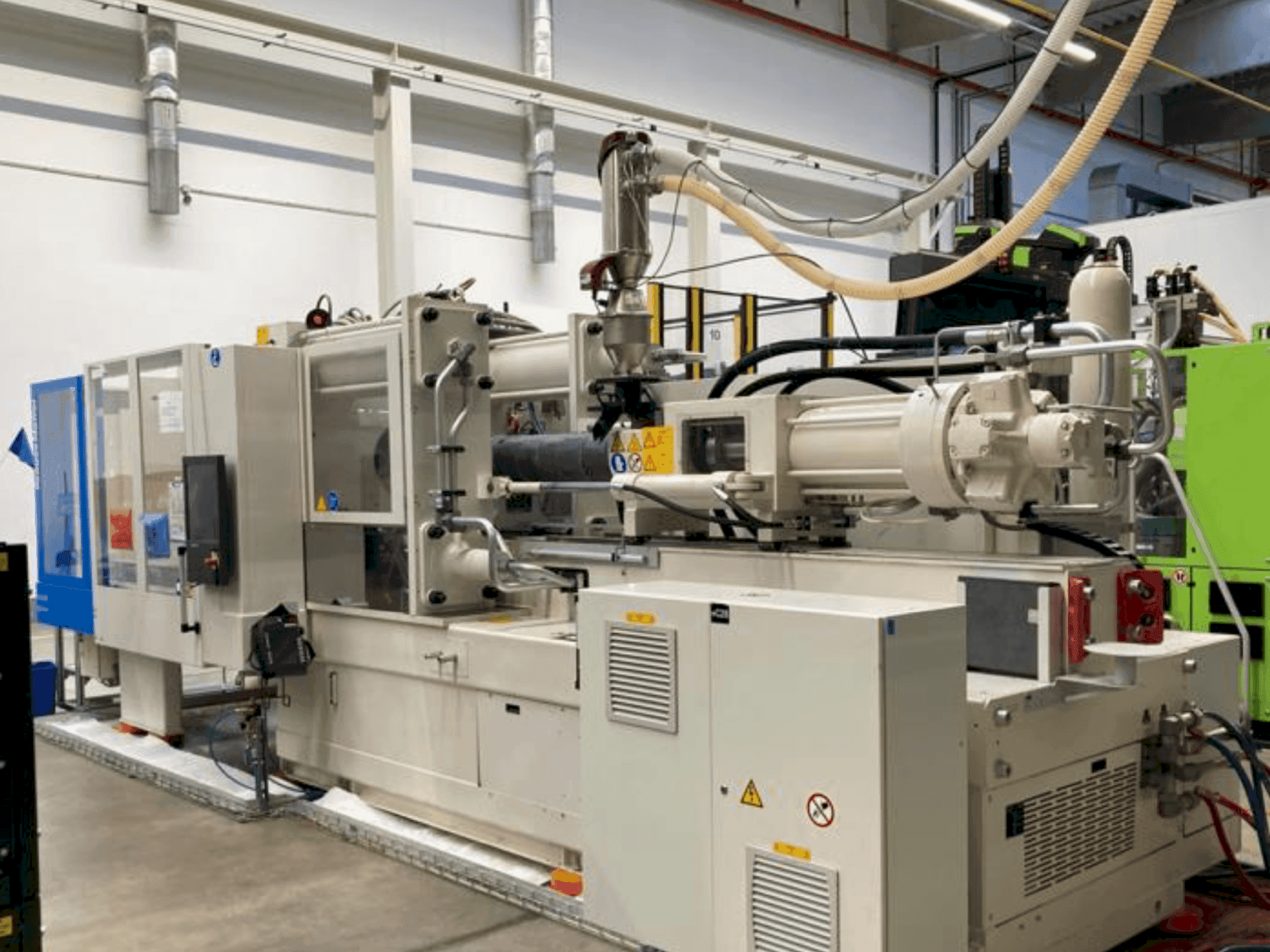 Prikaz  stroja Krauss Maffei 420-2000 CX  sprijeda