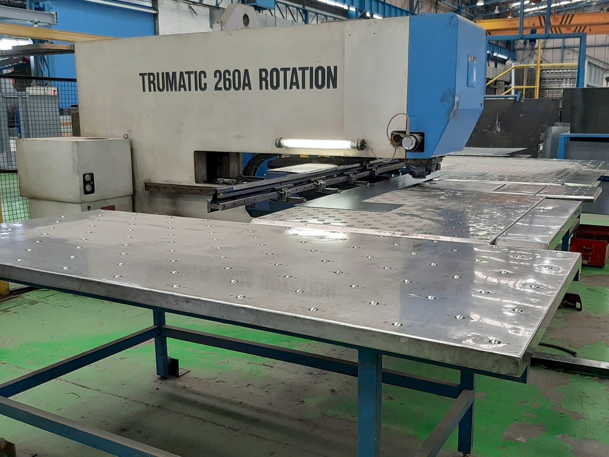 Prikaz  stroja Trumpf Trumatic 260A Rotation  sprijeda