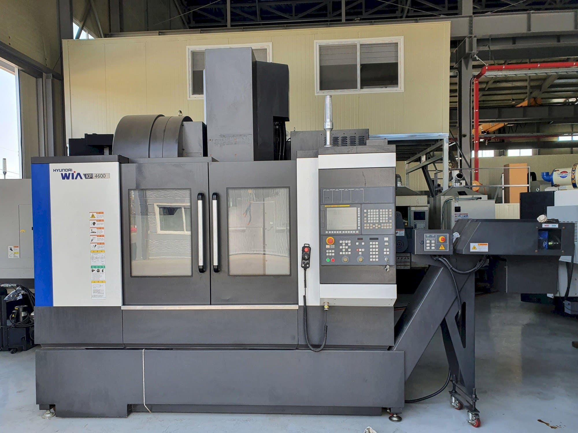 Prikaz  stroja Hyundai Wia KF4600  sprijeda