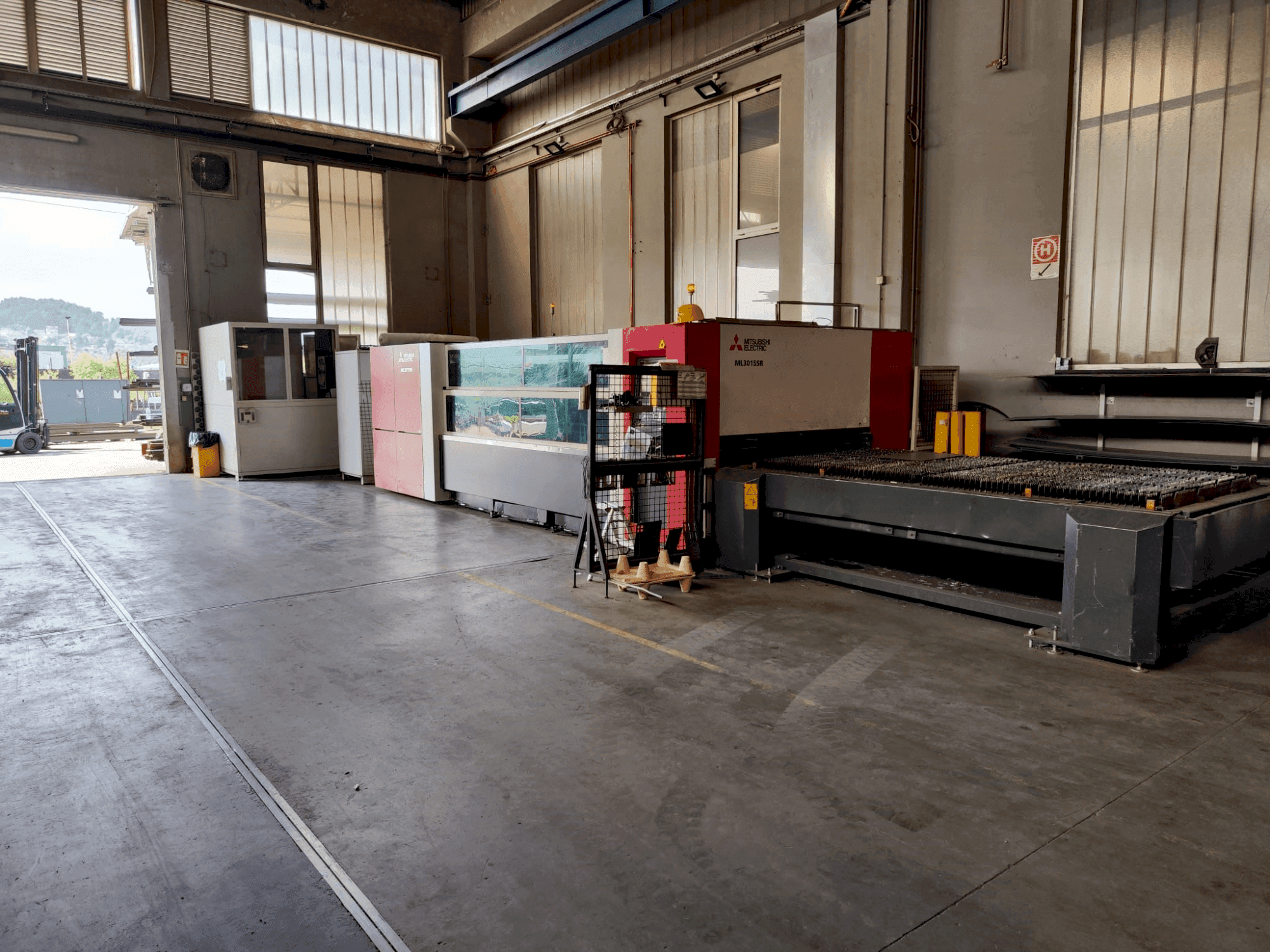 Prikaz  stroja Mitsubishi ML 3015 SR  sprijeda