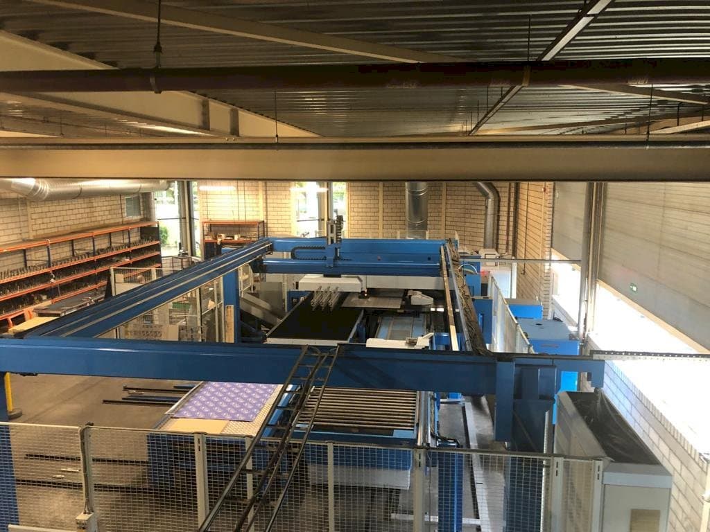 Prikaz  stroja Finn-Power LB 6 UVH  sprijeda